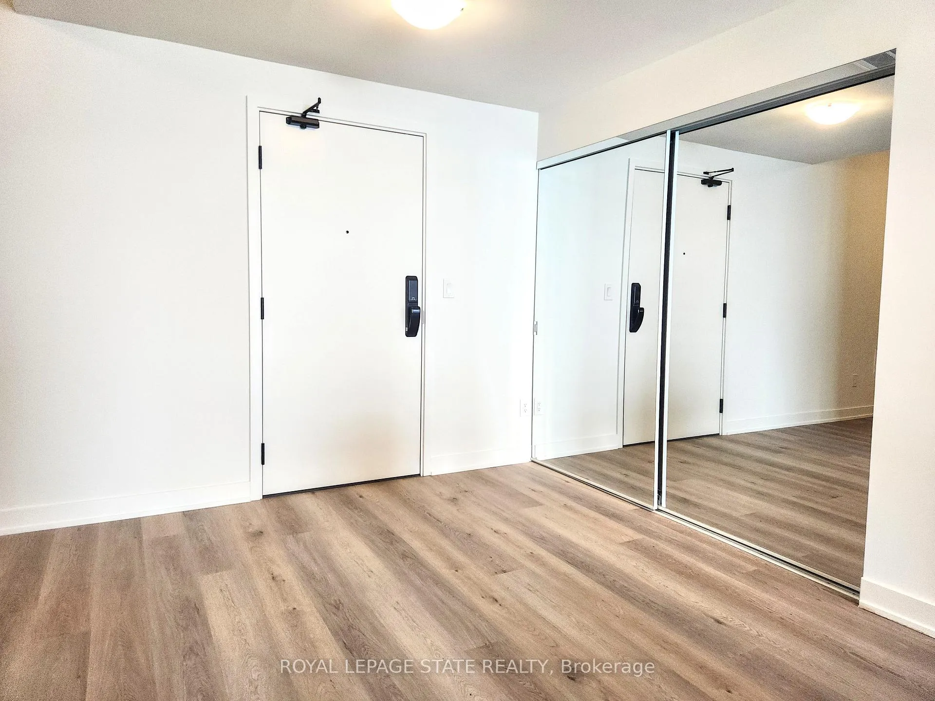 Photo 21 of Unit 1006, 2075 Lakeshore Road, Burlington, Brant — HOMEH