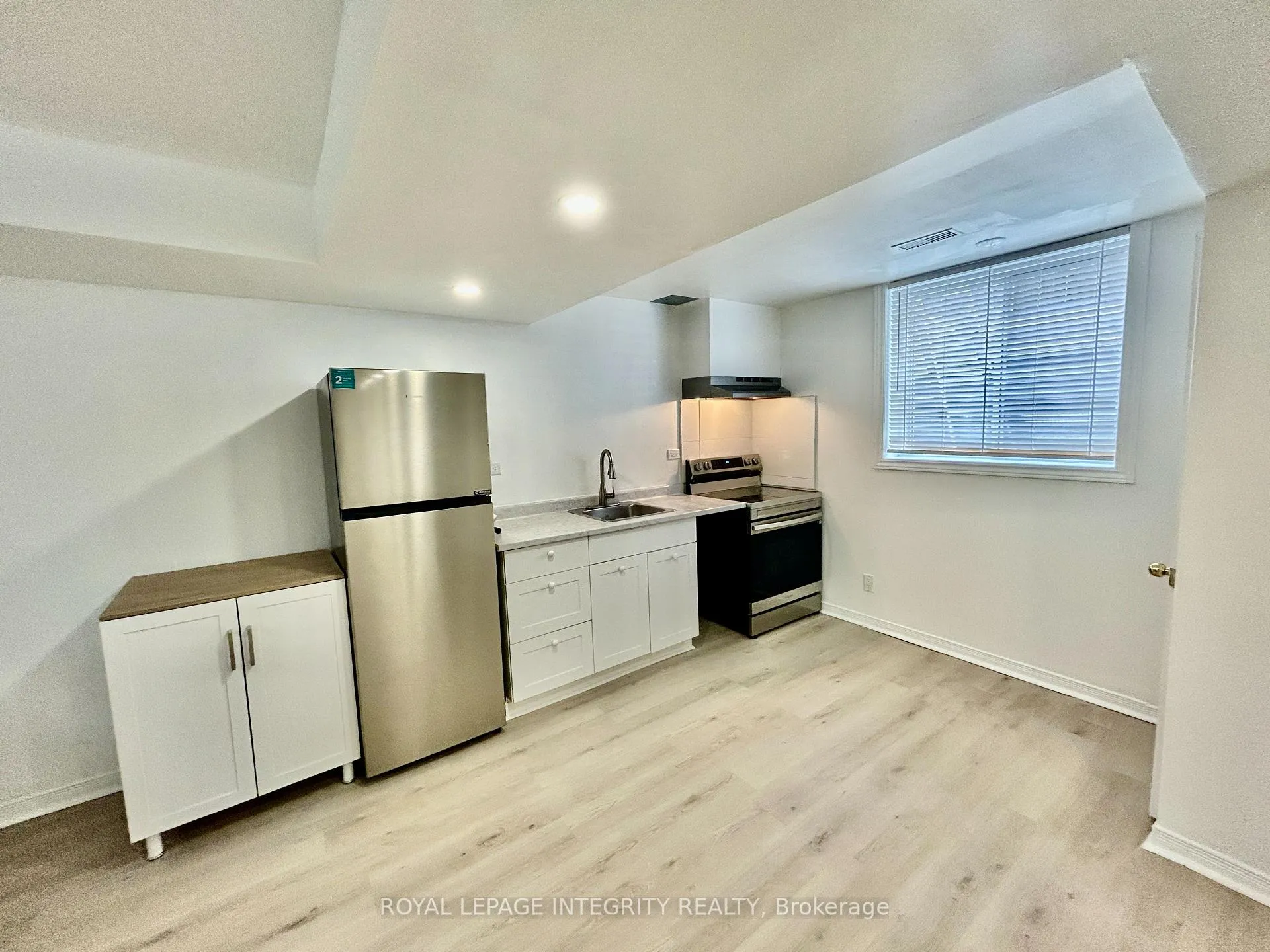Photo 5 of Unit A, 1843 Prestwick Drive, Ottawa, Queenswood Heights South — HOMEH