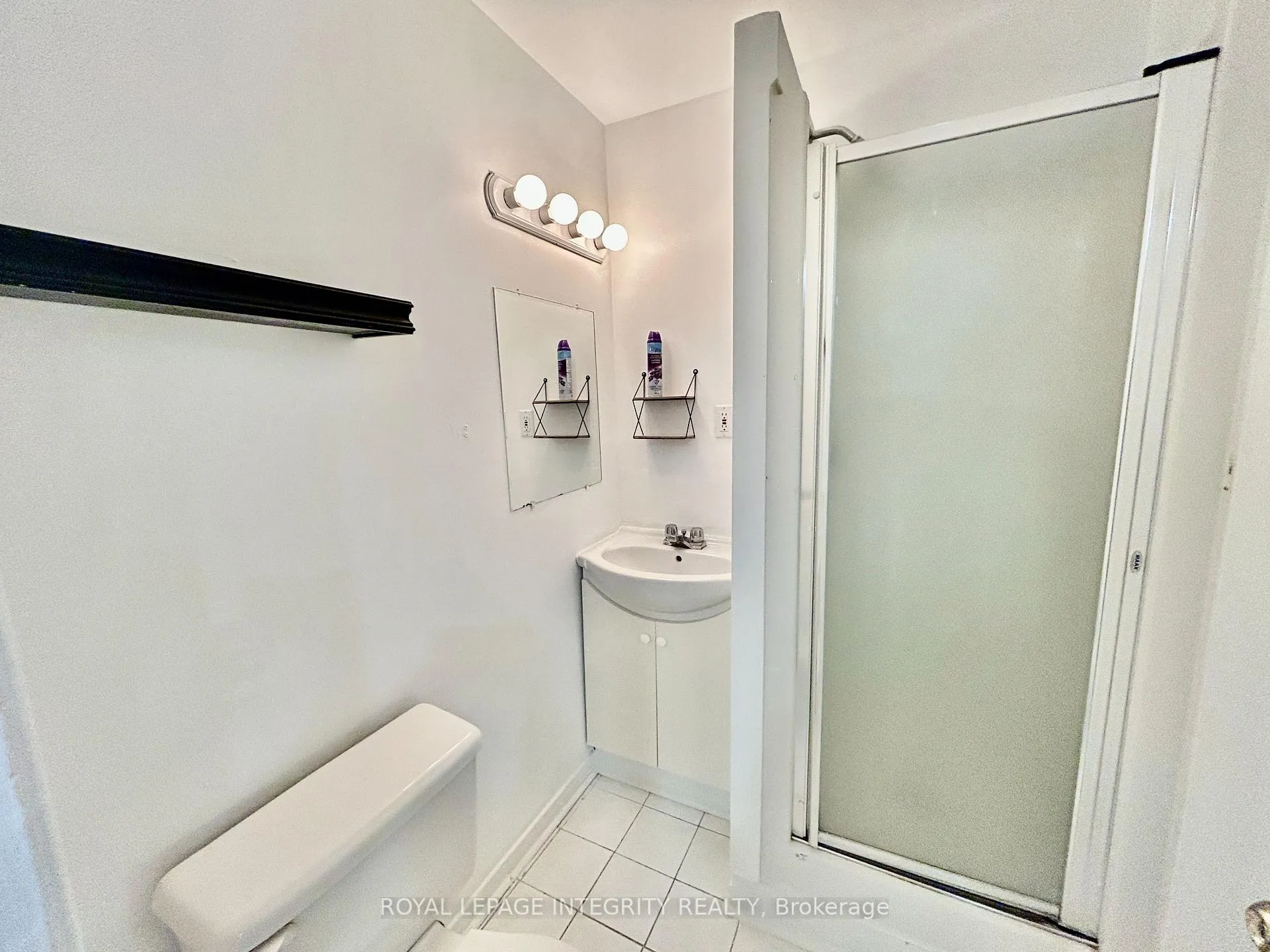 Photo 10 of Unit A, 1843 Prestwick Drive, Ottawa, Queenswood Heights South — HOMEH