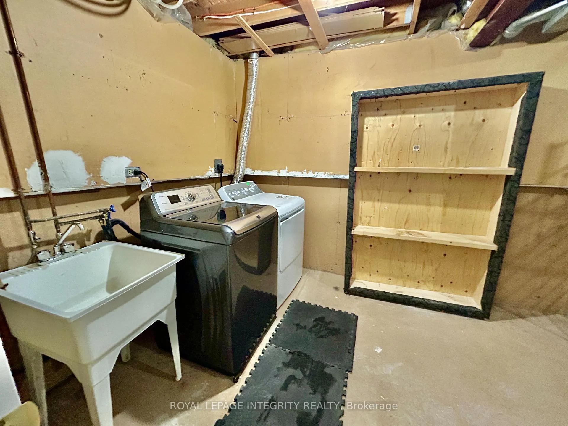Photo 11 of Unit A, 1843 Prestwick Drive, Ottawa, Queenswood Heights South — HOMEH