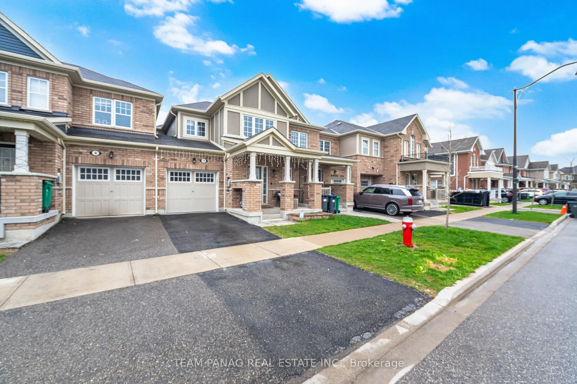Photo 4 of 10 Donlamont Circle, Brampton, Northwest Brampton — HOMEH