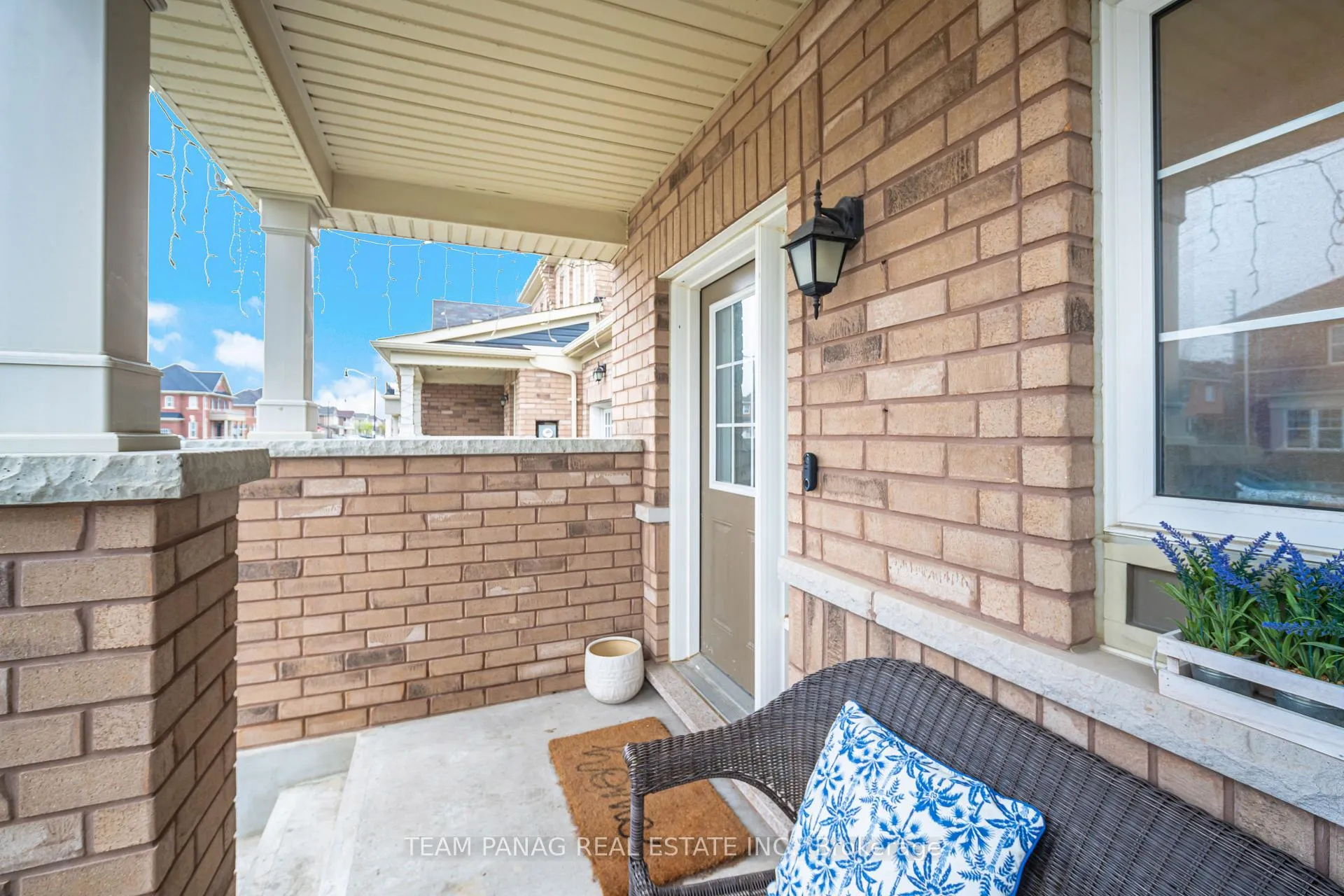 Photo 7 of 10 Donlamont Circle, Brampton, Northwest Brampton — HOMEH