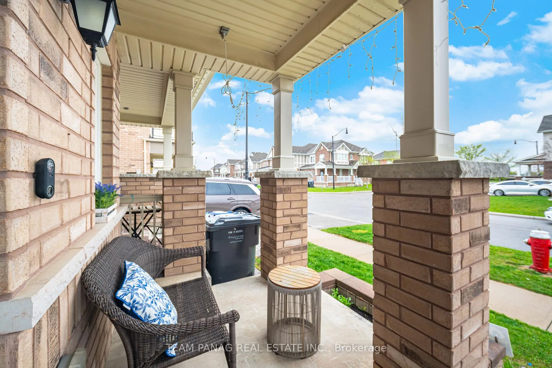 Photo 8 of 10 Donlamont Circle, Brampton, Northwest Brampton — HOMEH