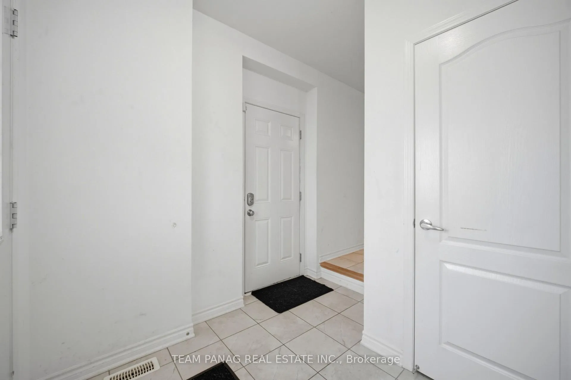 Photo 10 of 10 Donlamont Circle, Brampton, Northwest Brampton — HOMEH