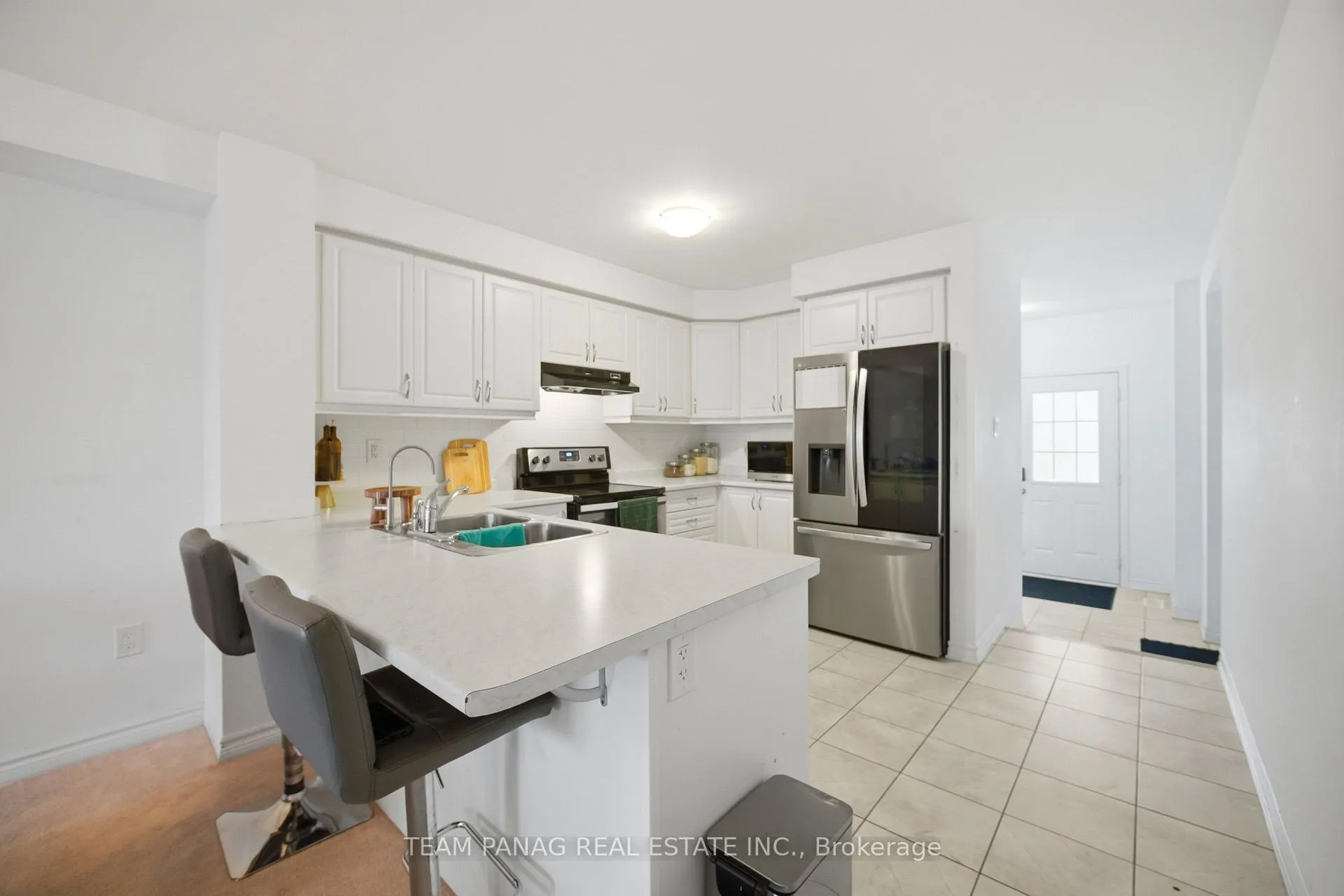 Photo 11 of 10 Donlamont Circle, Brampton, Northwest Brampton — HOMEH