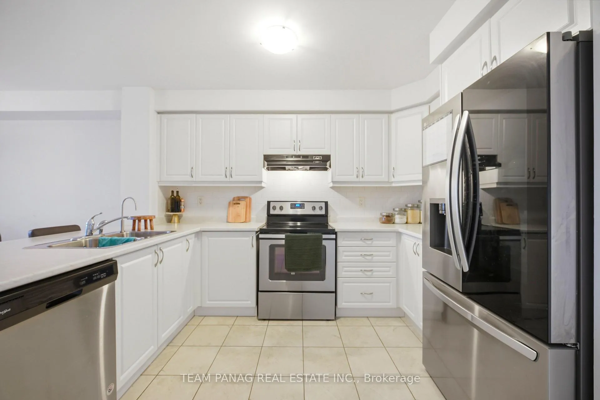 Photo 12 of 10 Donlamont Circle, Brampton, Northwest Brampton — HOMEH