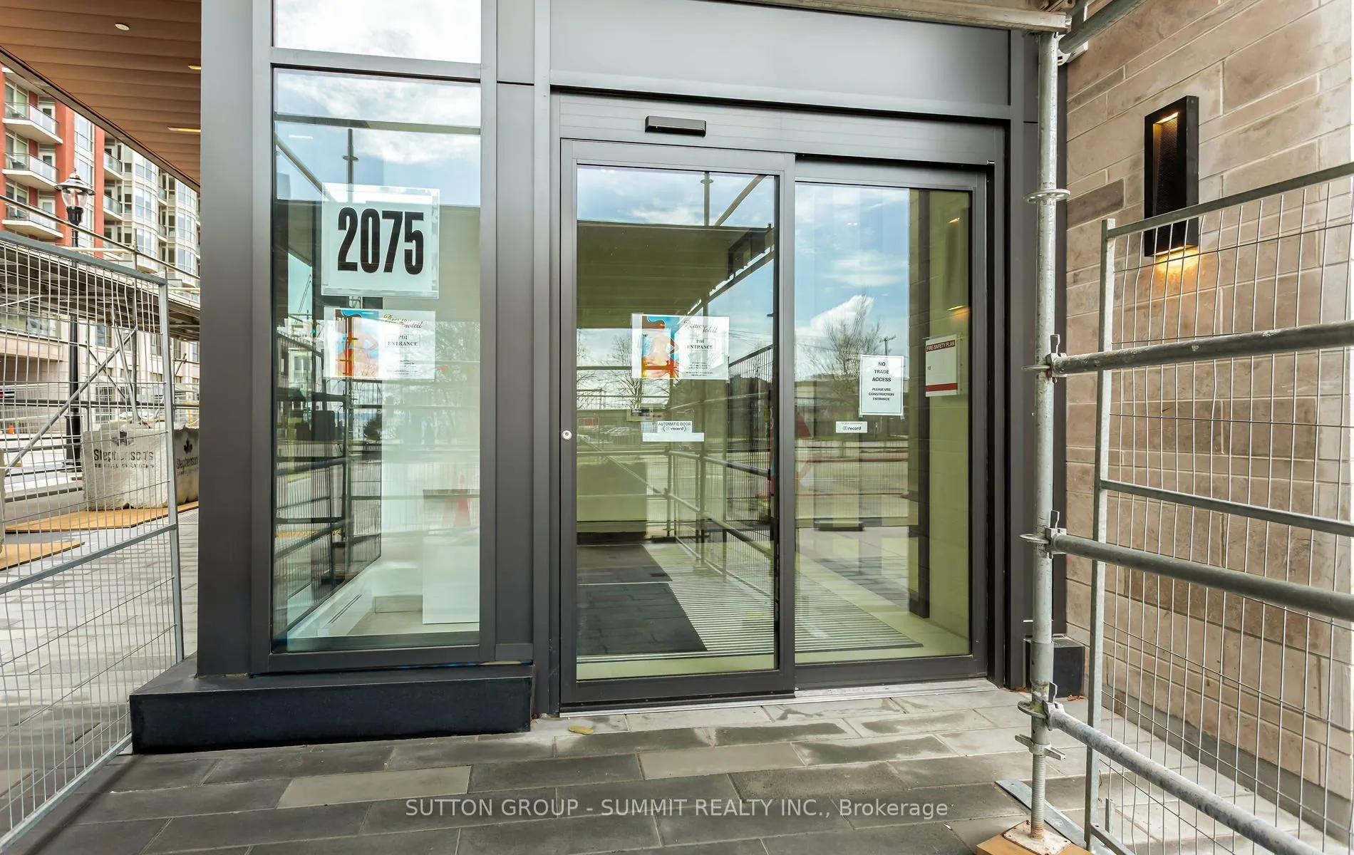 Photo 2 of Unit 1402, 2075 Lakeshore Road, Burlington, Brant — HOMEH