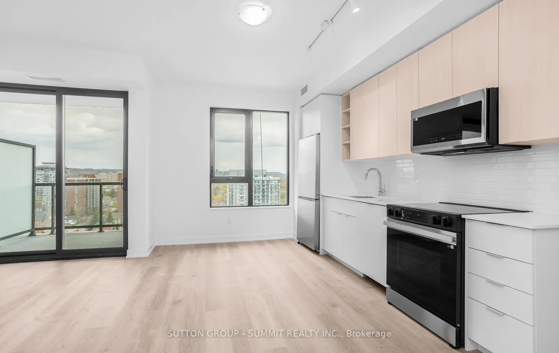 Photo 3 of Unit 1402, 2075 Lakeshore Road, Burlington, Brant — HOMEH