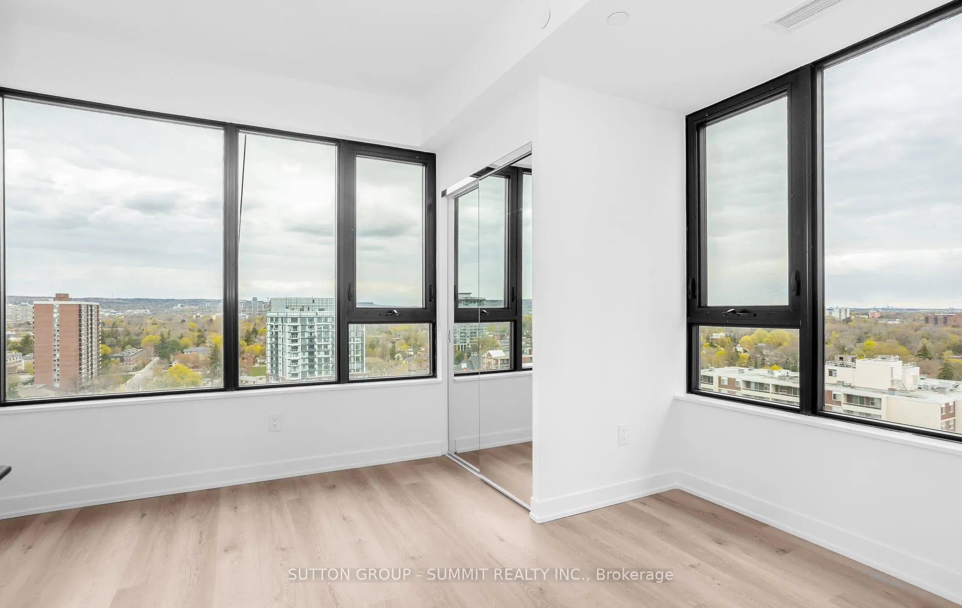 Photo 10 of Unit 1402, 2075 Lakeshore Road, Burlington, Brant — HOMEH