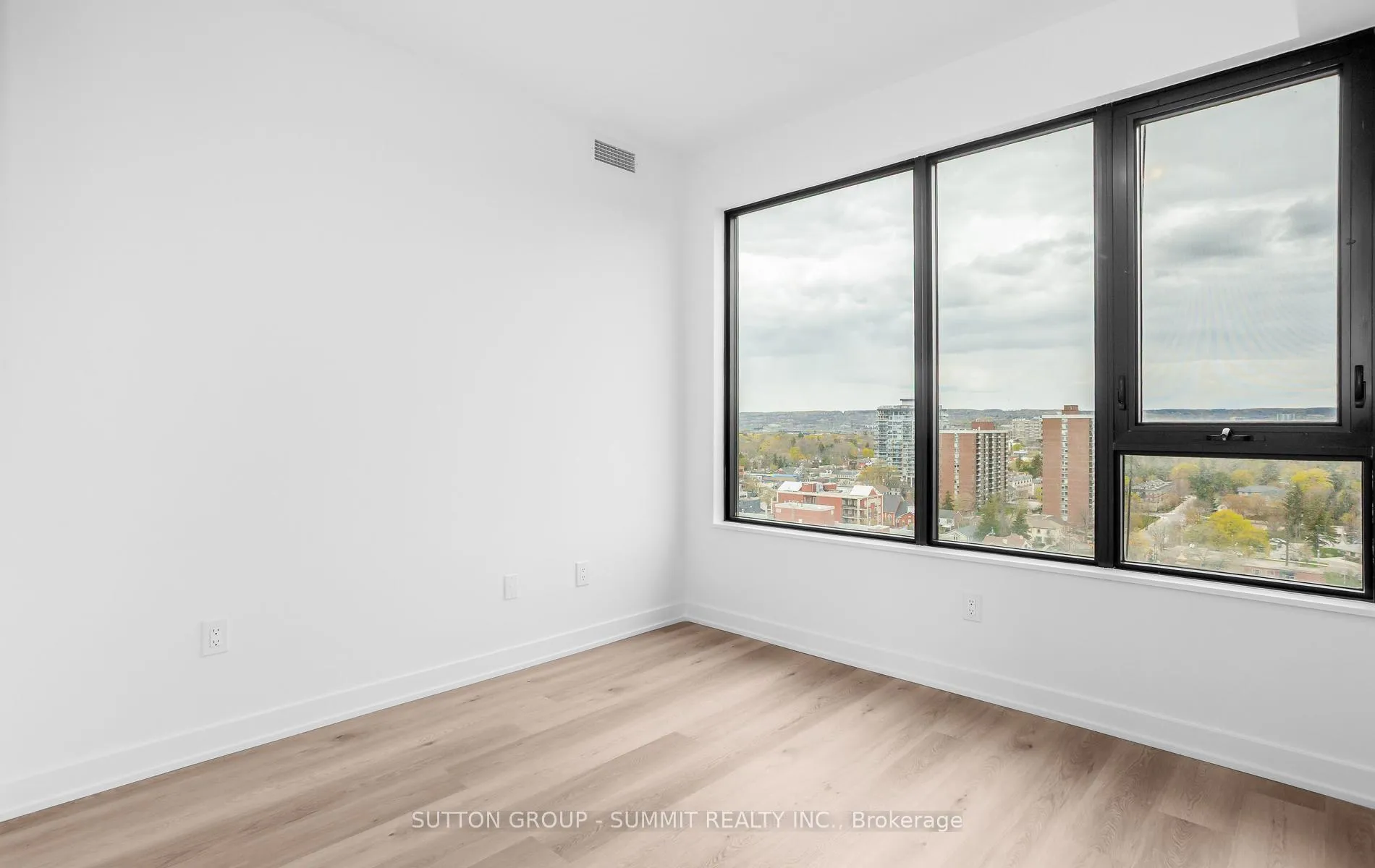 Photo 11 of Unit 1402, 2075 Lakeshore Road, Burlington, Brant — HOMEH