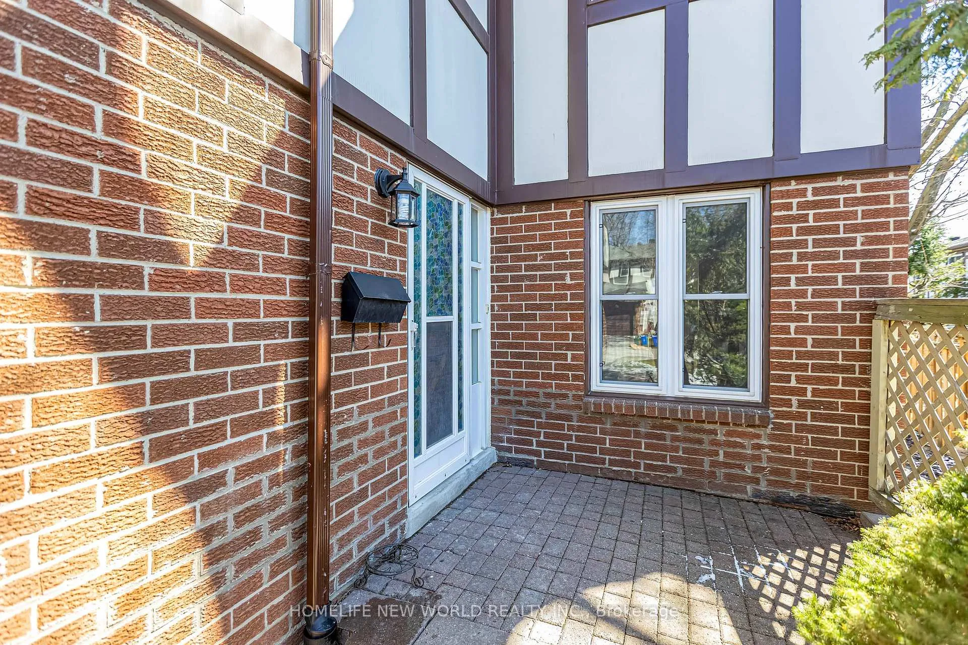 Photo 3 of 76 Bowman Way, Markham, Aileen-Willowbrook — HOMEH