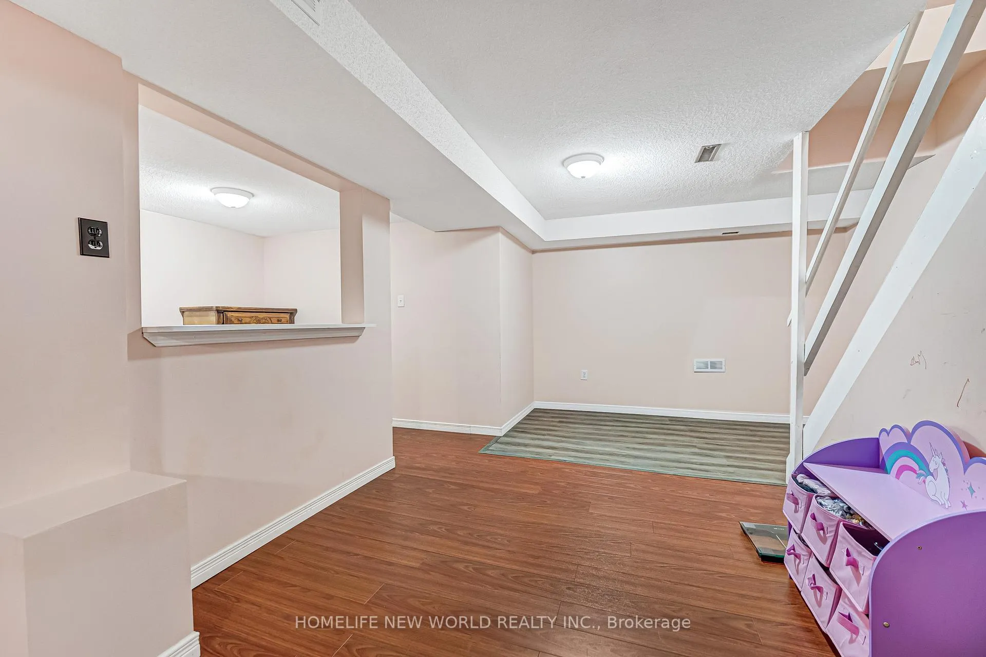 Photo 37 of 76 Bowman Way, Markham, Aileen-Willowbrook — HOMEH