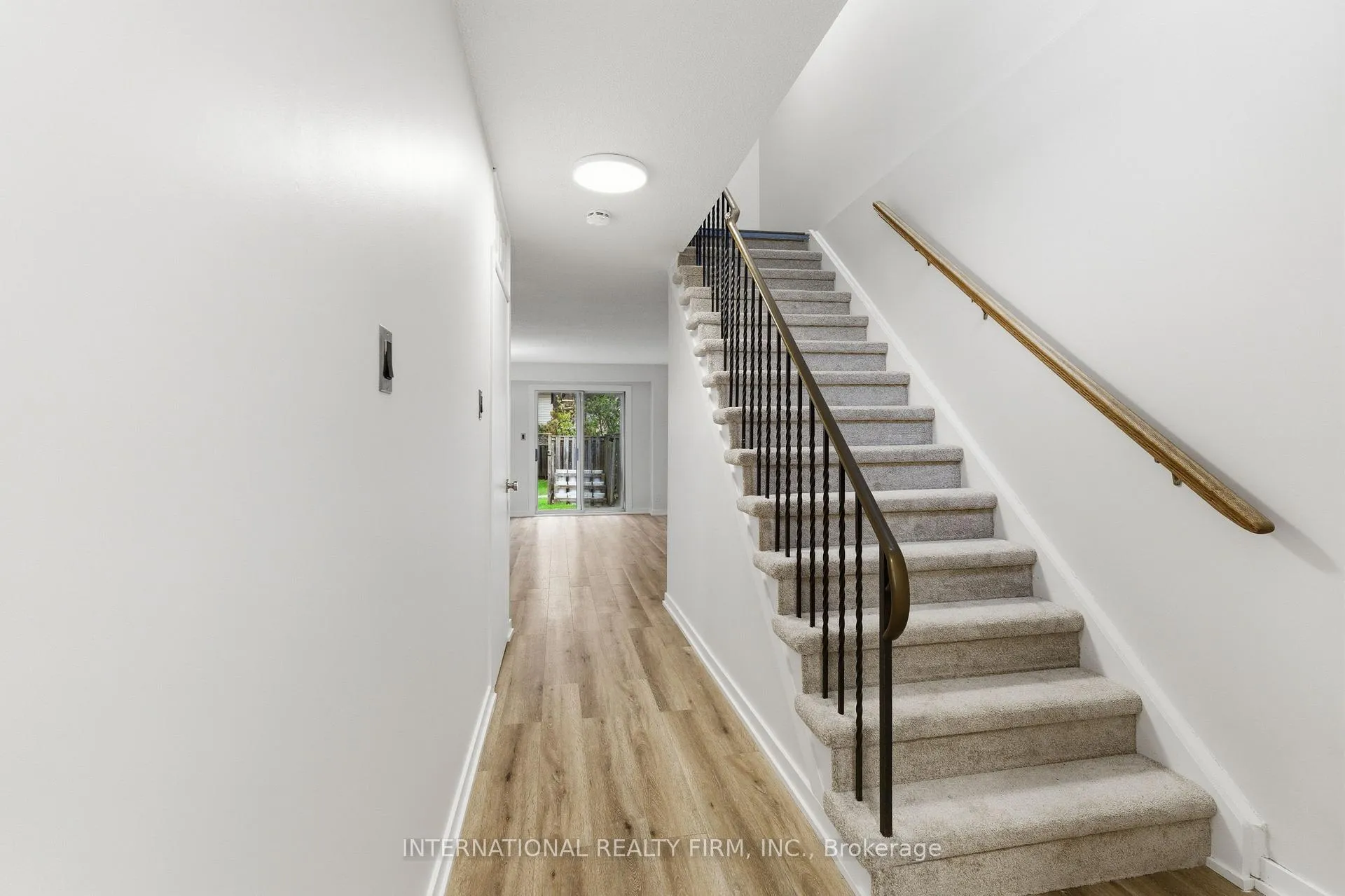 Photo 6 of Unit 114, 114 Foster Crescent, Brampton, Brampton North — HOMEH