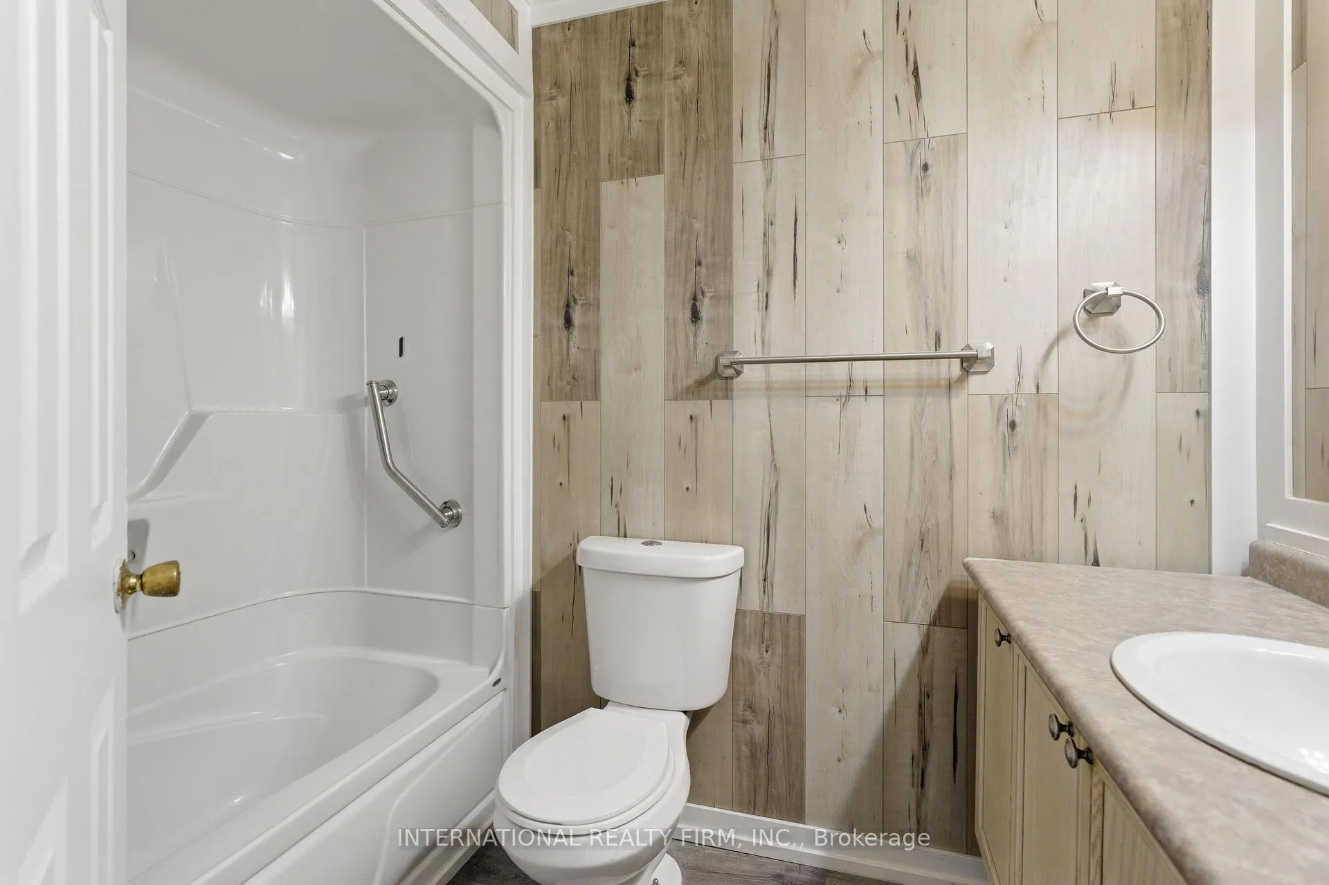 Photo 15 of Unit 114, 114 Foster Crescent, Brampton, Brampton North — HOMEH