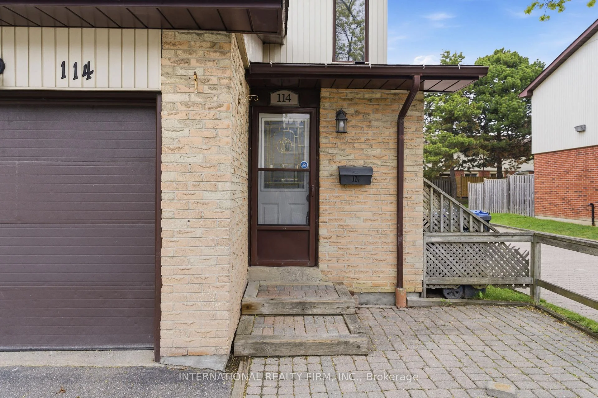 Photo 3 of Unit 114, 114 Foster Crescent, Brampton, Brampton North — HOMEH