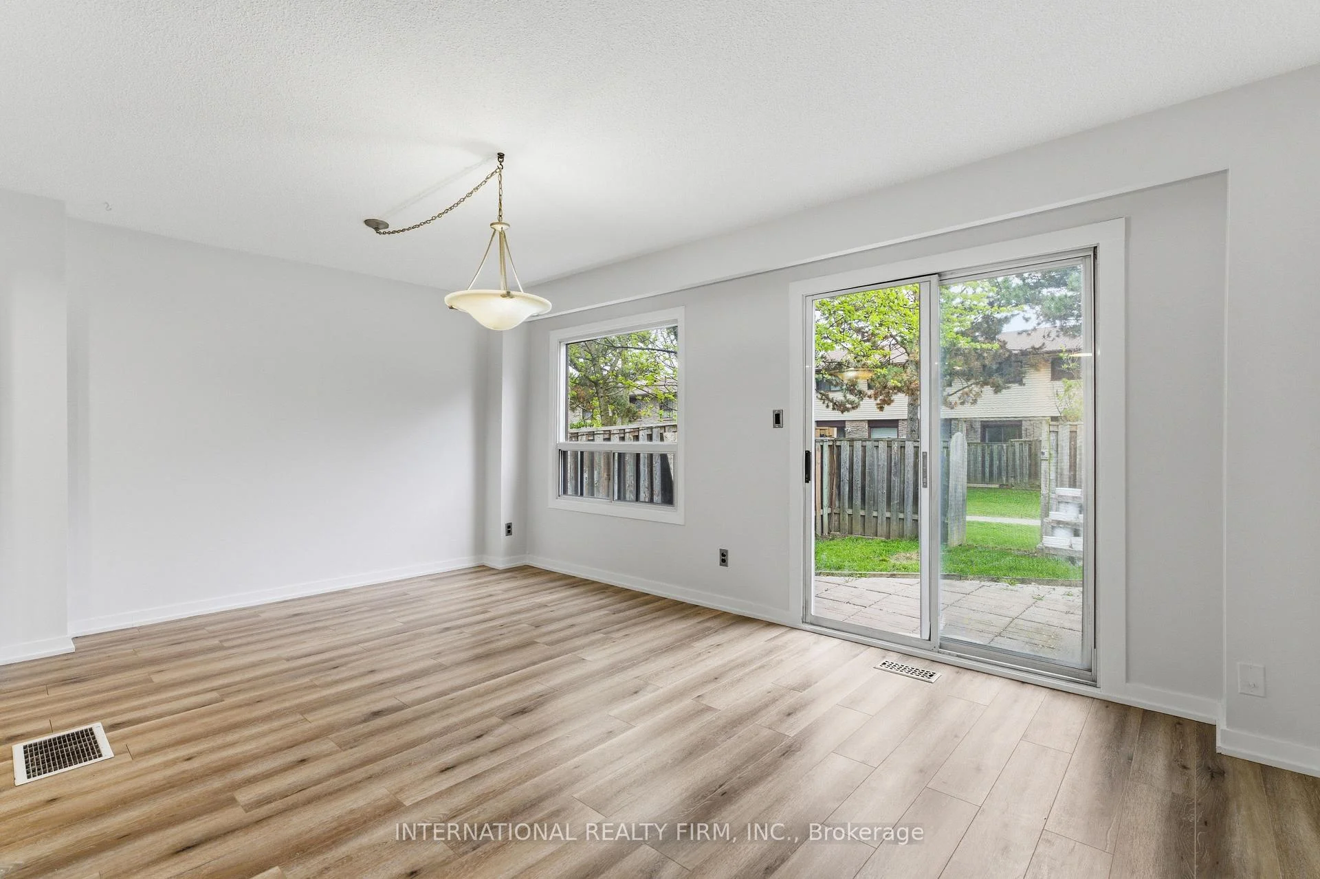 Photo 13 of Unit 114, 114 Foster Crescent, Brampton, Brampton North — HOMEH