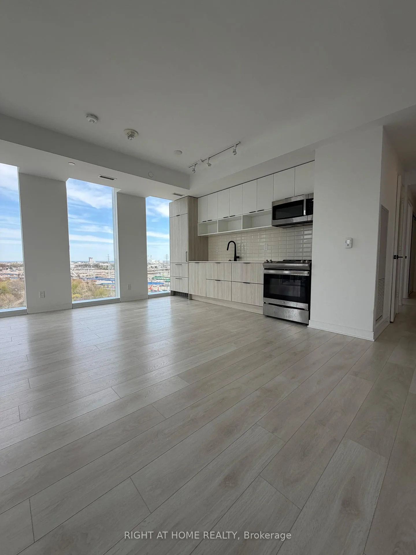 Photo 13 of Unit N1107, 35 Rolling Mills Road, Toronto, Waterfront Communities — HOMEH