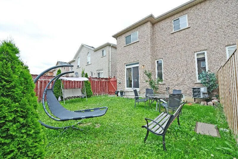 Photo 3 of Unit UPPER, 62 Ashdale Road, Brampton, Bram West — HOMEH