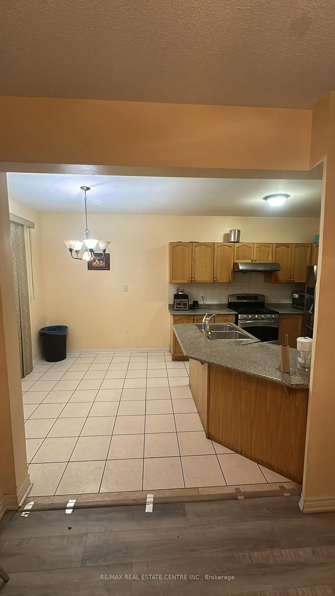 Photo 5 of Unit UPPER, 62 Ashdale Road, Brampton, Bram West — HOMEH