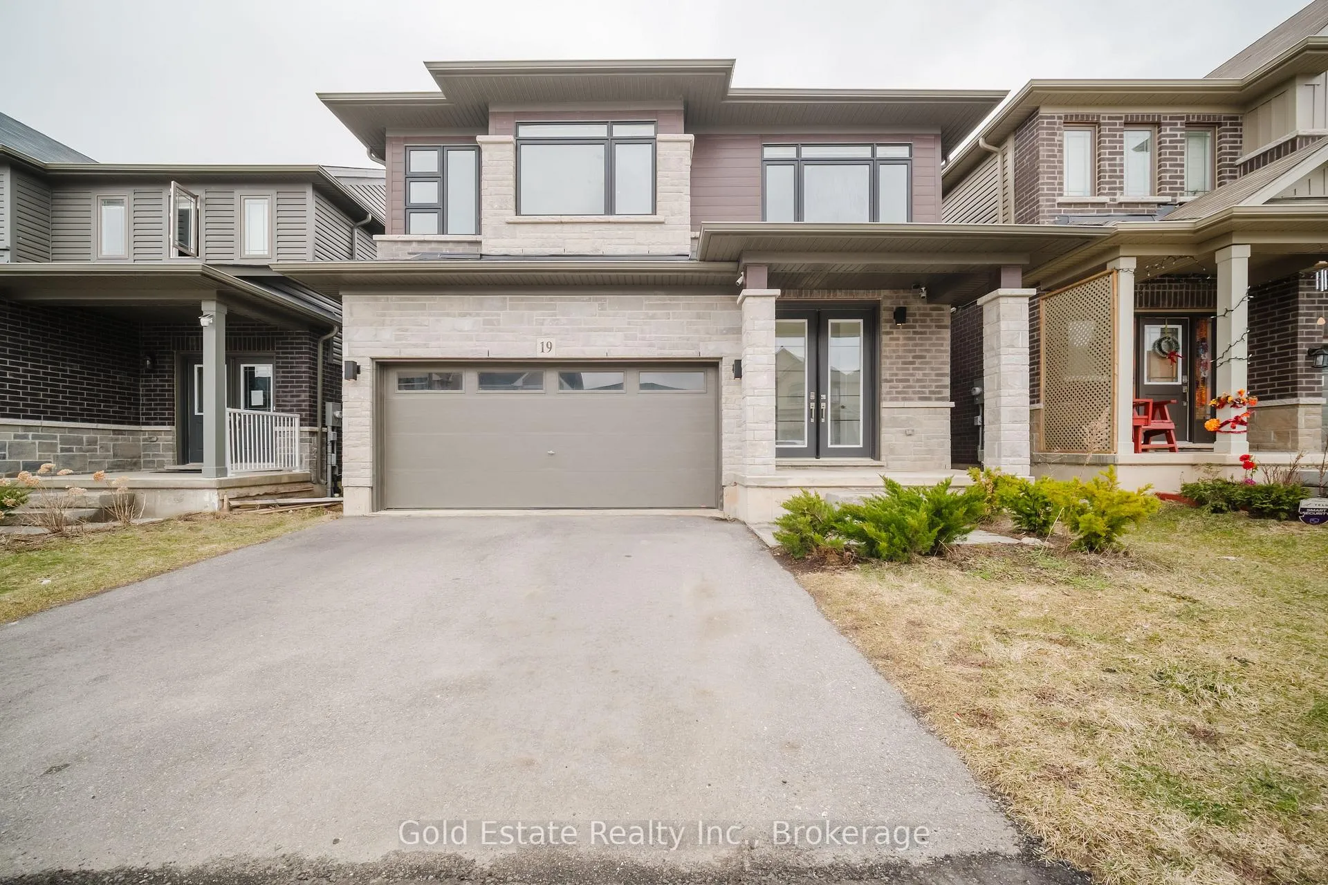 Photo 2 of 19 Mclaren Avenue, Brantford — HOMEH