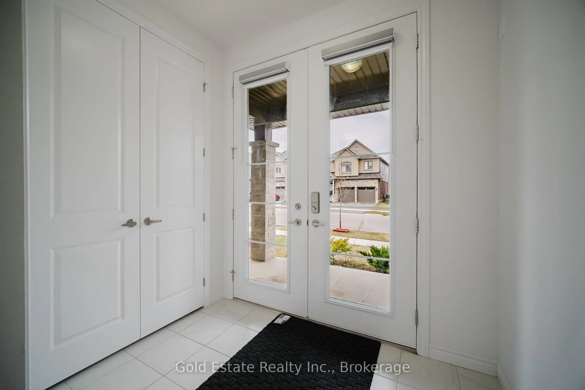 Photo 5 of 19 Mclaren Avenue, Brantford — HOMEH