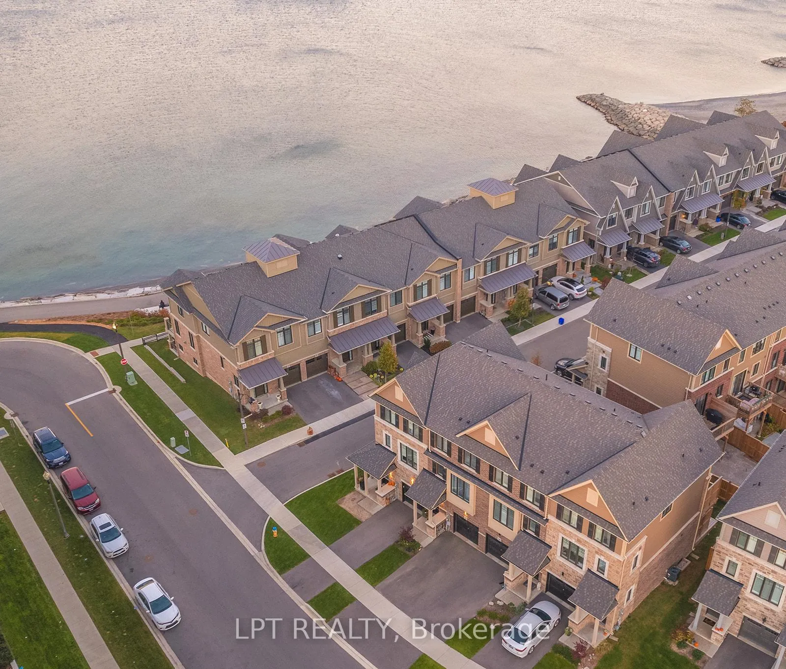 Photo of 16 Place Polonaise Drive