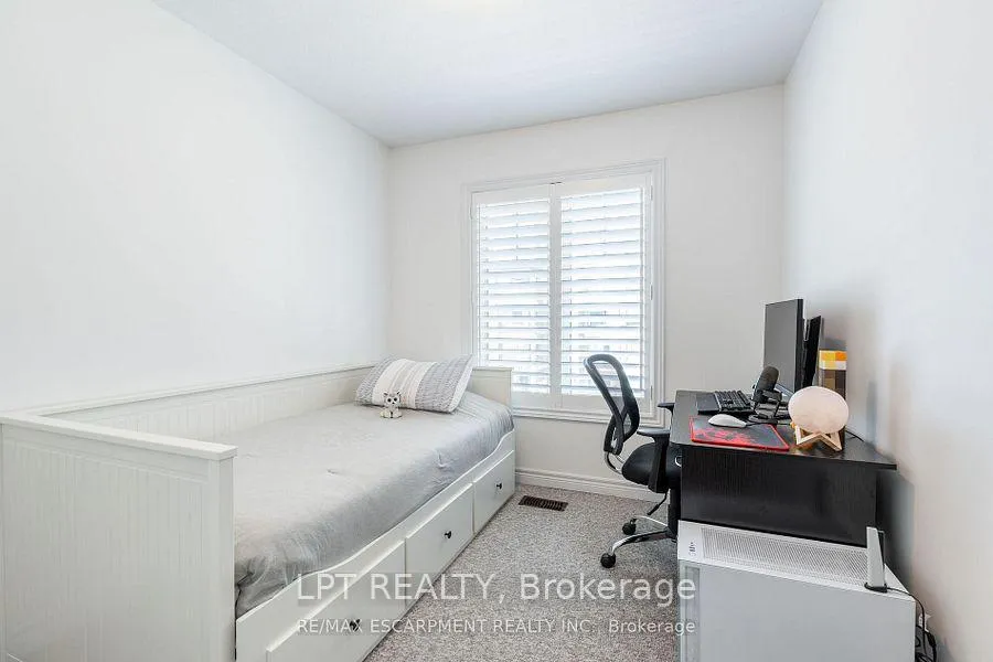 Photo 10 of 16 Place Polonaise Drive, Grimsby, Grimsby Beach — HOMEH