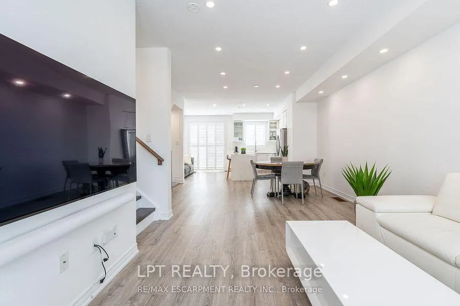 Photo 15 of 16 Place Polonaise Drive, Grimsby, Grimsby Beach — HOMEH