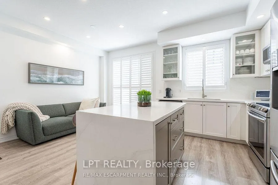 Photo 20 of 16 Place Polonaise Drive, Grimsby, Grimsby Beach — HOMEH