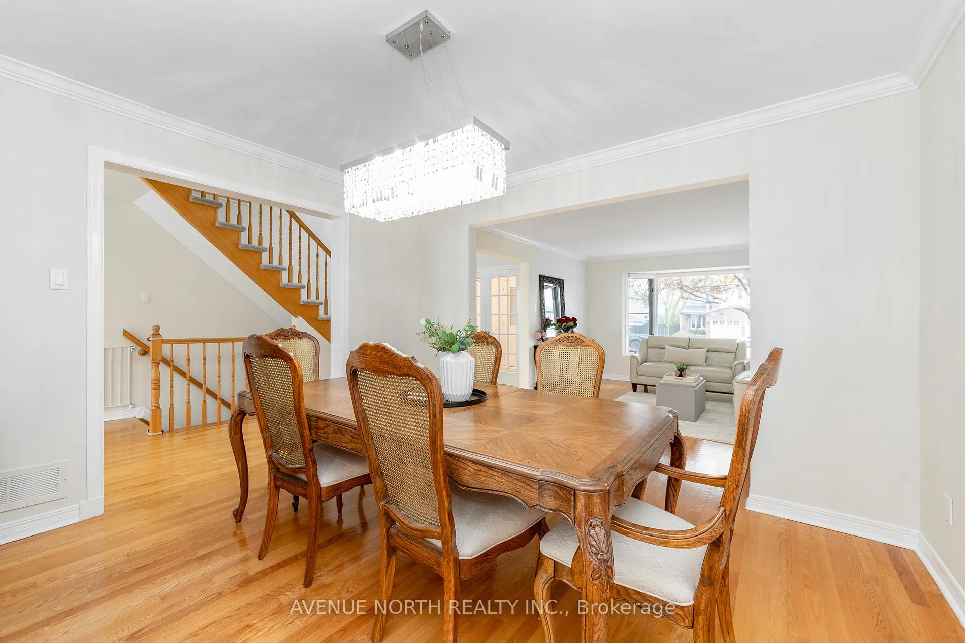 Photo 10 of 21 Sai Crescent, Ottawa, Hunt Club Park — HOMEH