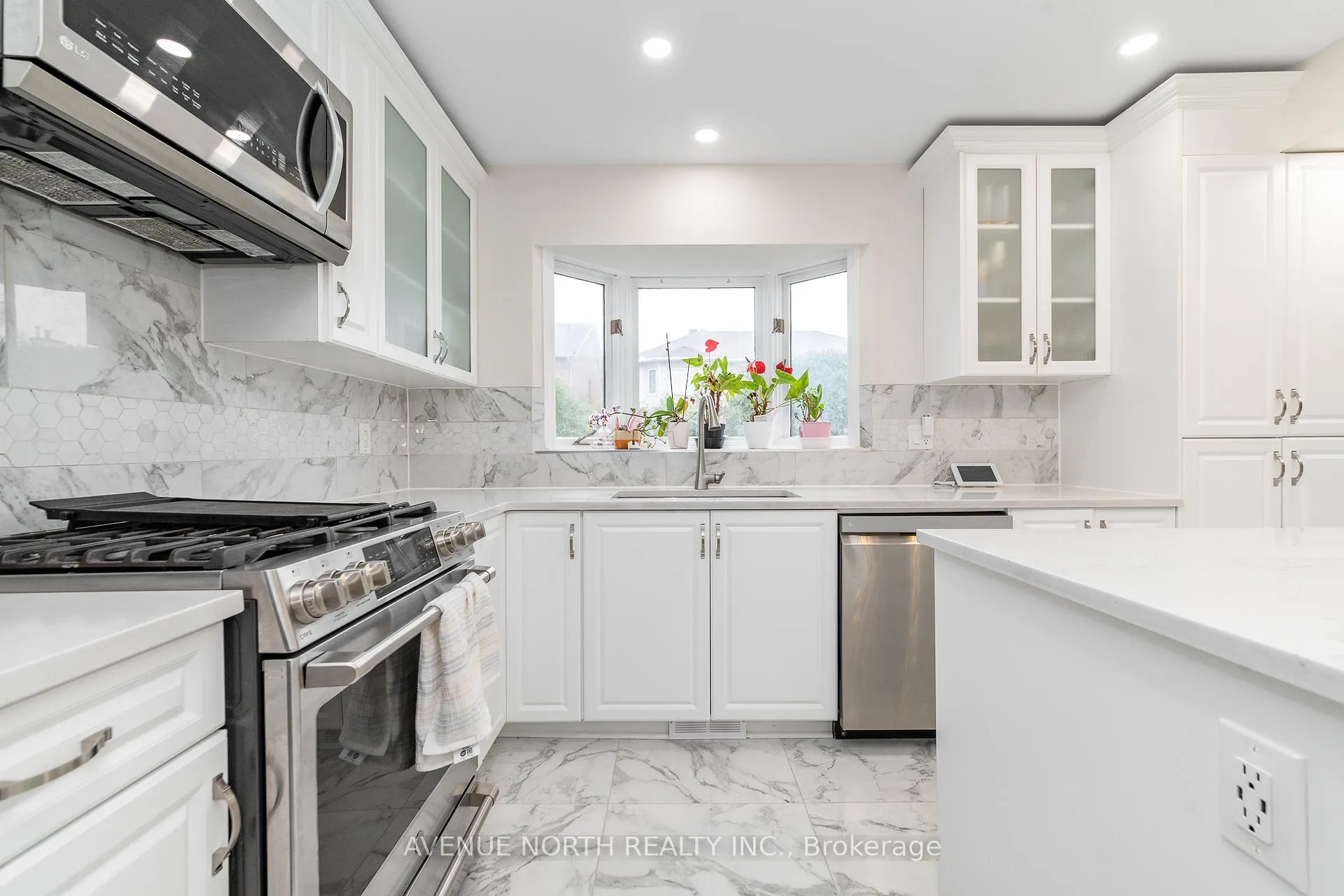 Photo 14 of 21 Sai Crescent, Ottawa, Hunt Club Park — HOMEH