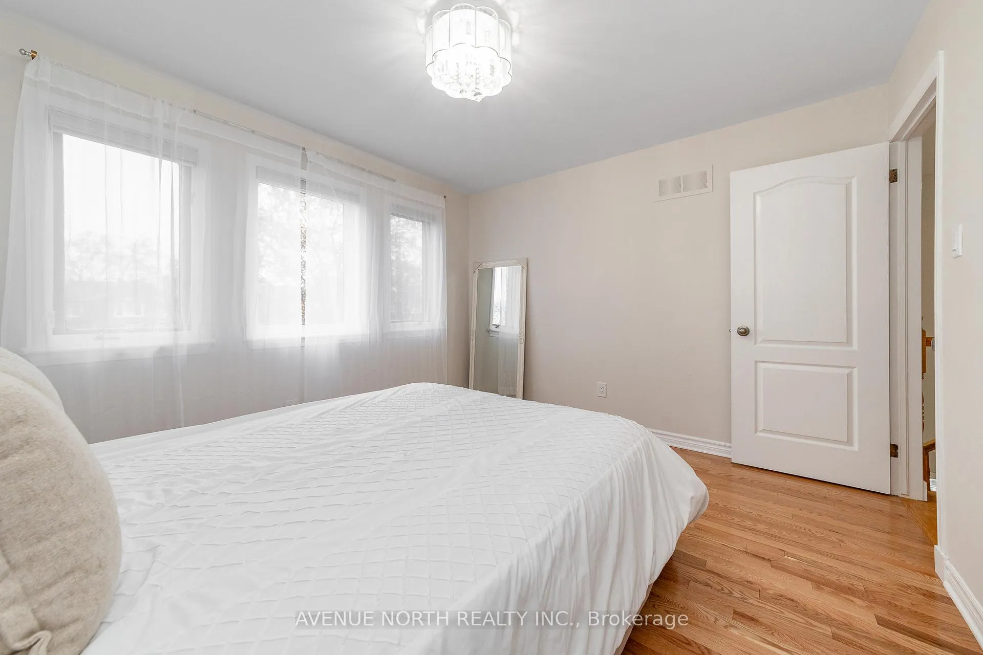 Photo 29 of 21 Sai Crescent, Ottawa, Hunt Club Park — HOMEH