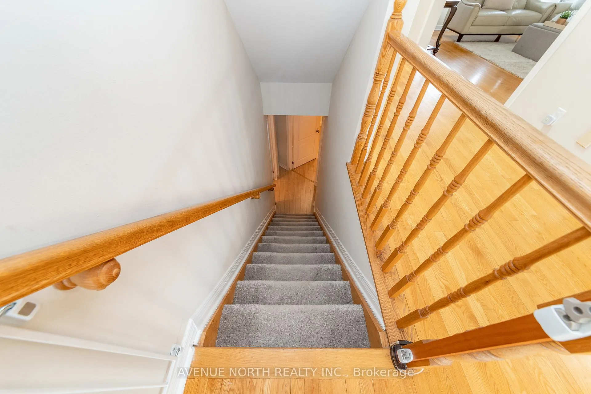Photo 36 of 21 Sai Crescent, Ottawa, Hunt Club Park — HOMEH