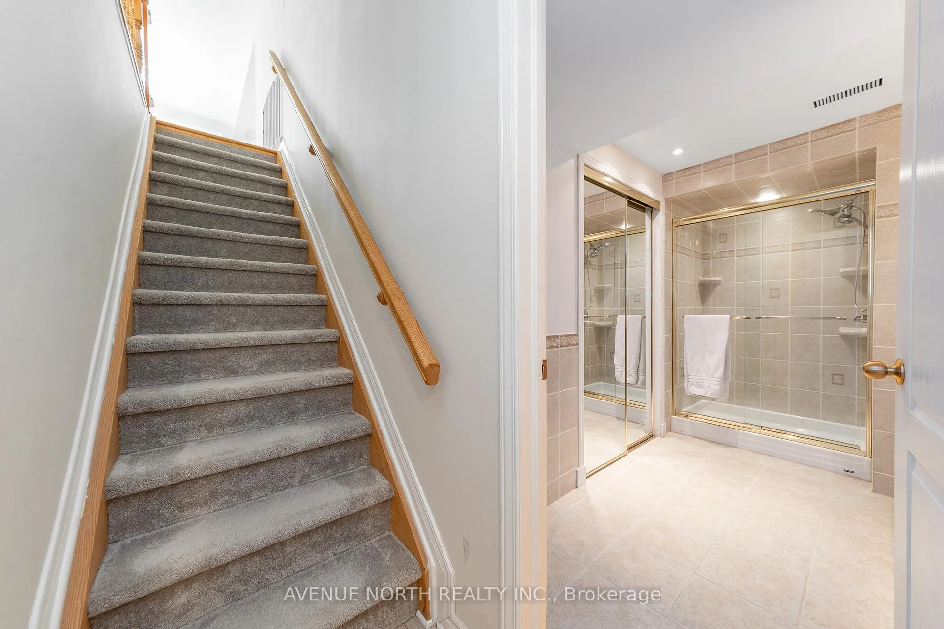 Photo 37 of 21 Sai Crescent, Ottawa, Hunt Club Park — HOMEH
