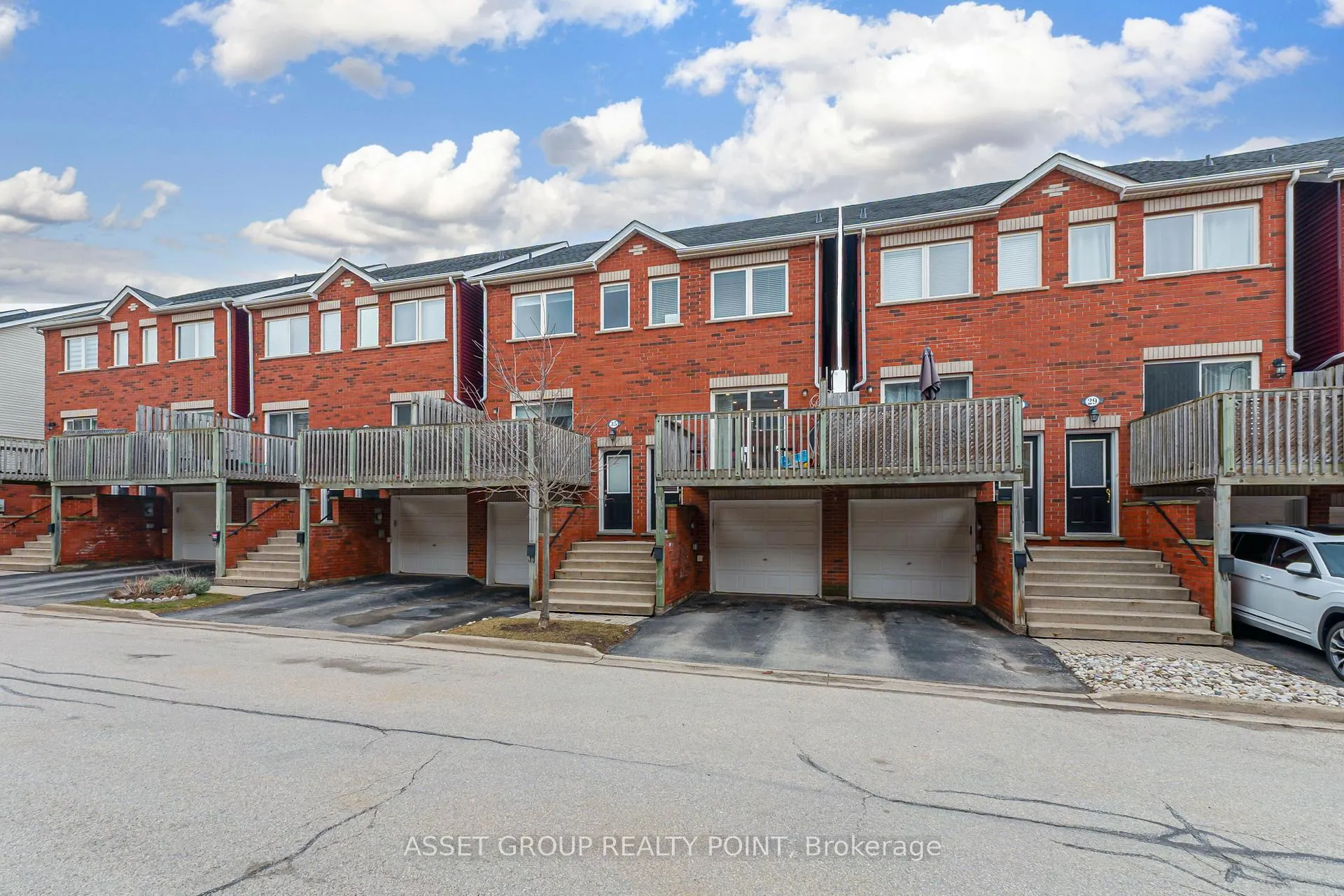 Photo 1 of Unit 33, 1751 Lampman Avenue, Burlington, Uptown — HOMEH