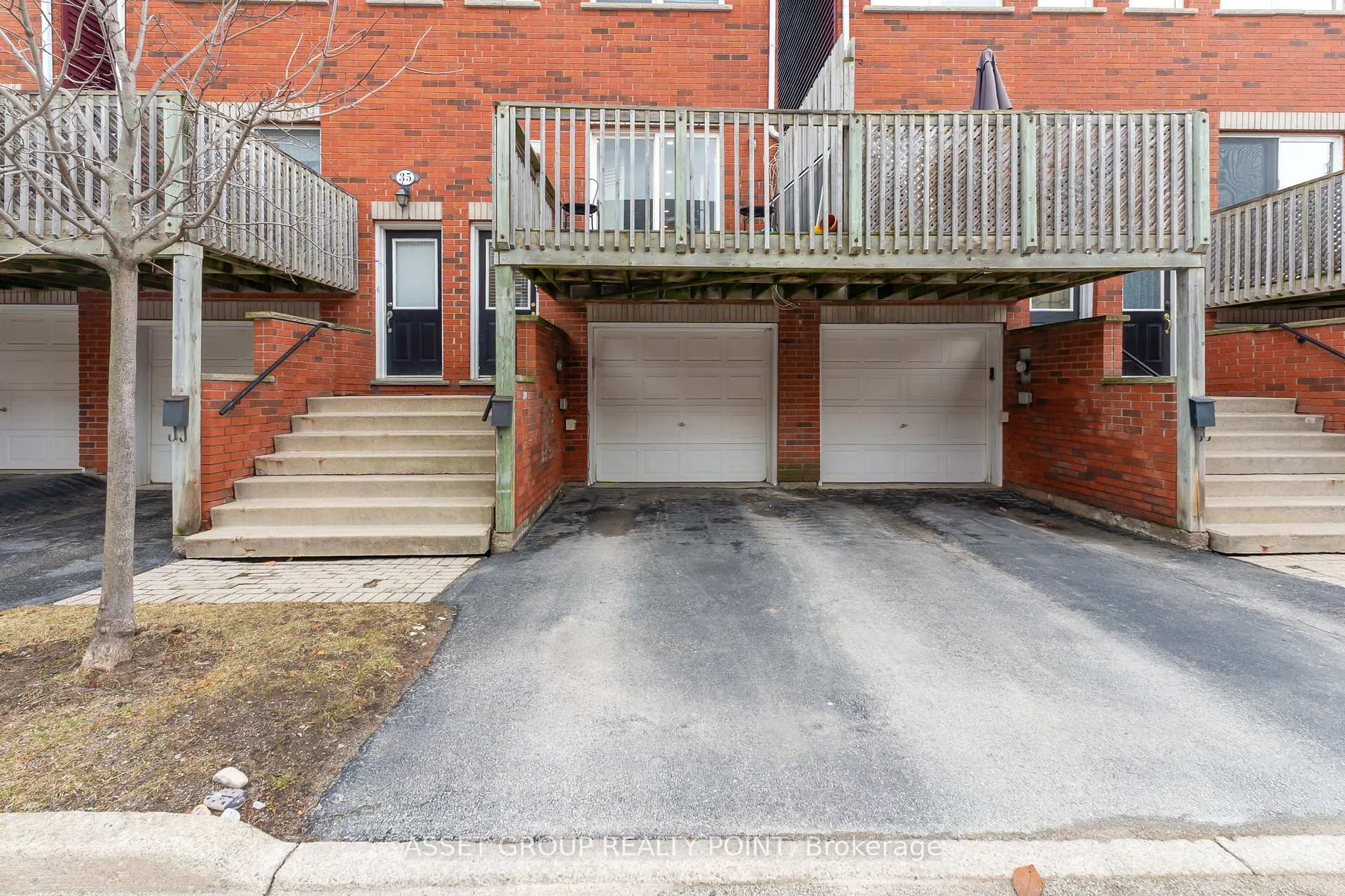 Photo 2 of Unit 33, 1751 Lampman Avenue, Burlington, Uptown — HOMEH