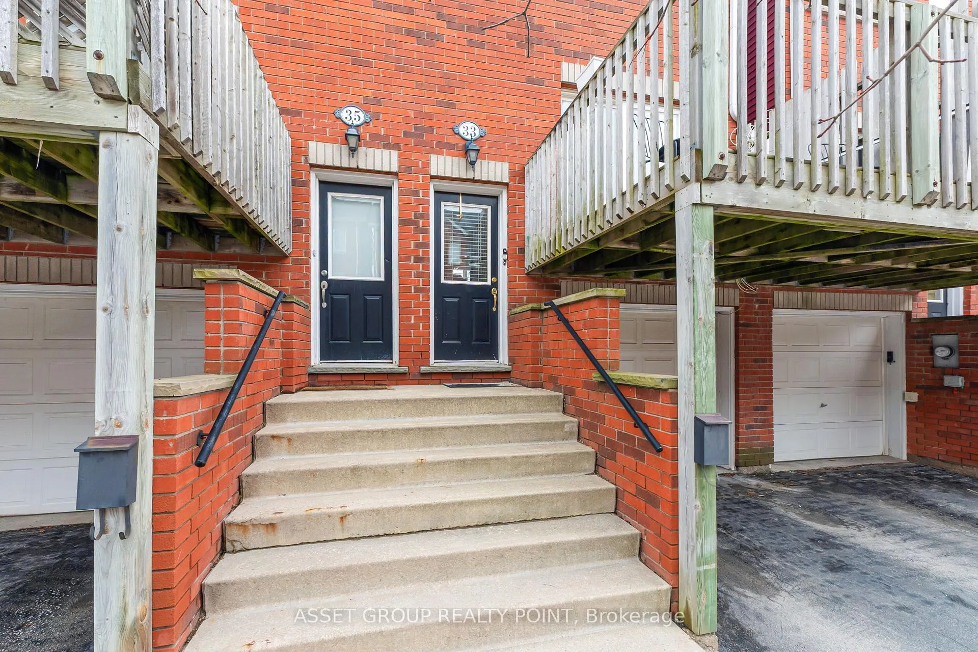 Photo 3 of Unit 33, 1751 Lampman Avenue, Burlington, Uptown — HOMEH