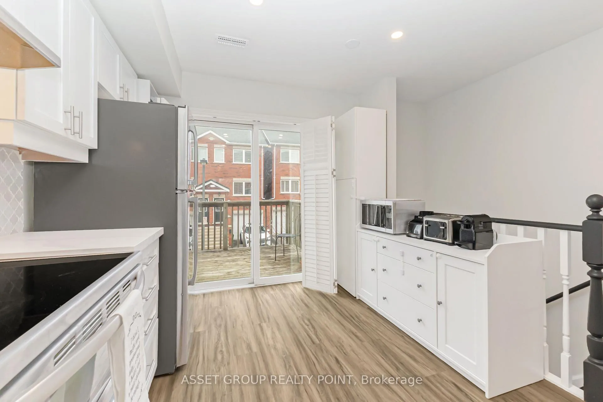 Photo 5 of Unit 33, 1751 Lampman Avenue, Burlington, Uptown — HOMEH