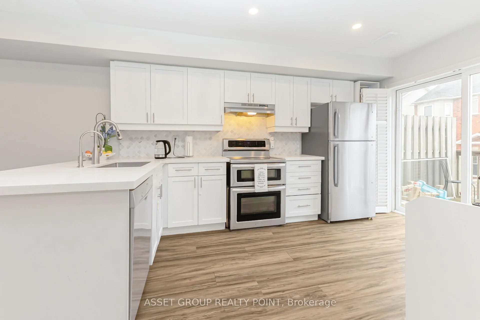 Photo 7 of Unit 33, 1751 Lampman Avenue, Burlington, Uptown — HOMEH