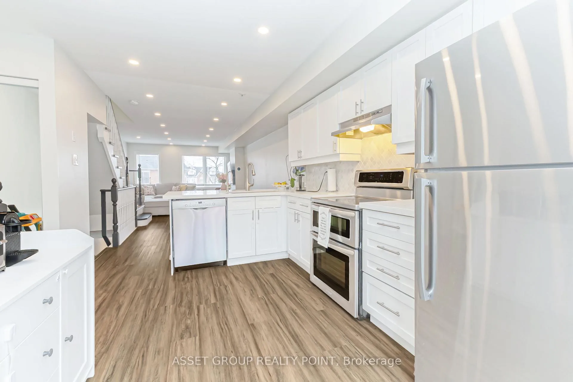 Photo 8 of Unit 33, 1751 Lampman Avenue, Burlington, Uptown — HOMEH