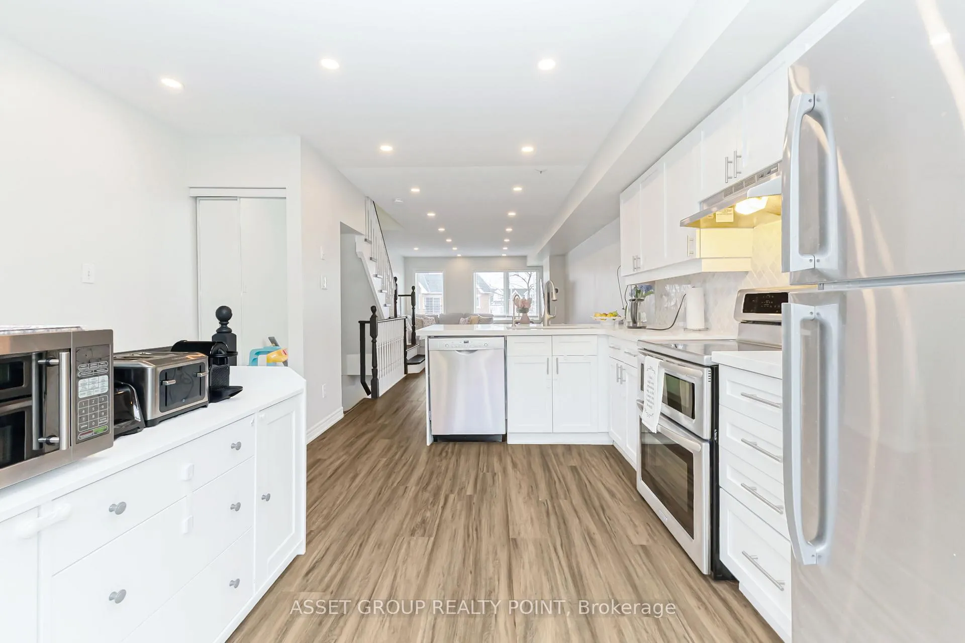 Photo 9 of Unit 33, 1751 Lampman Avenue, Burlington, Uptown — HOMEH