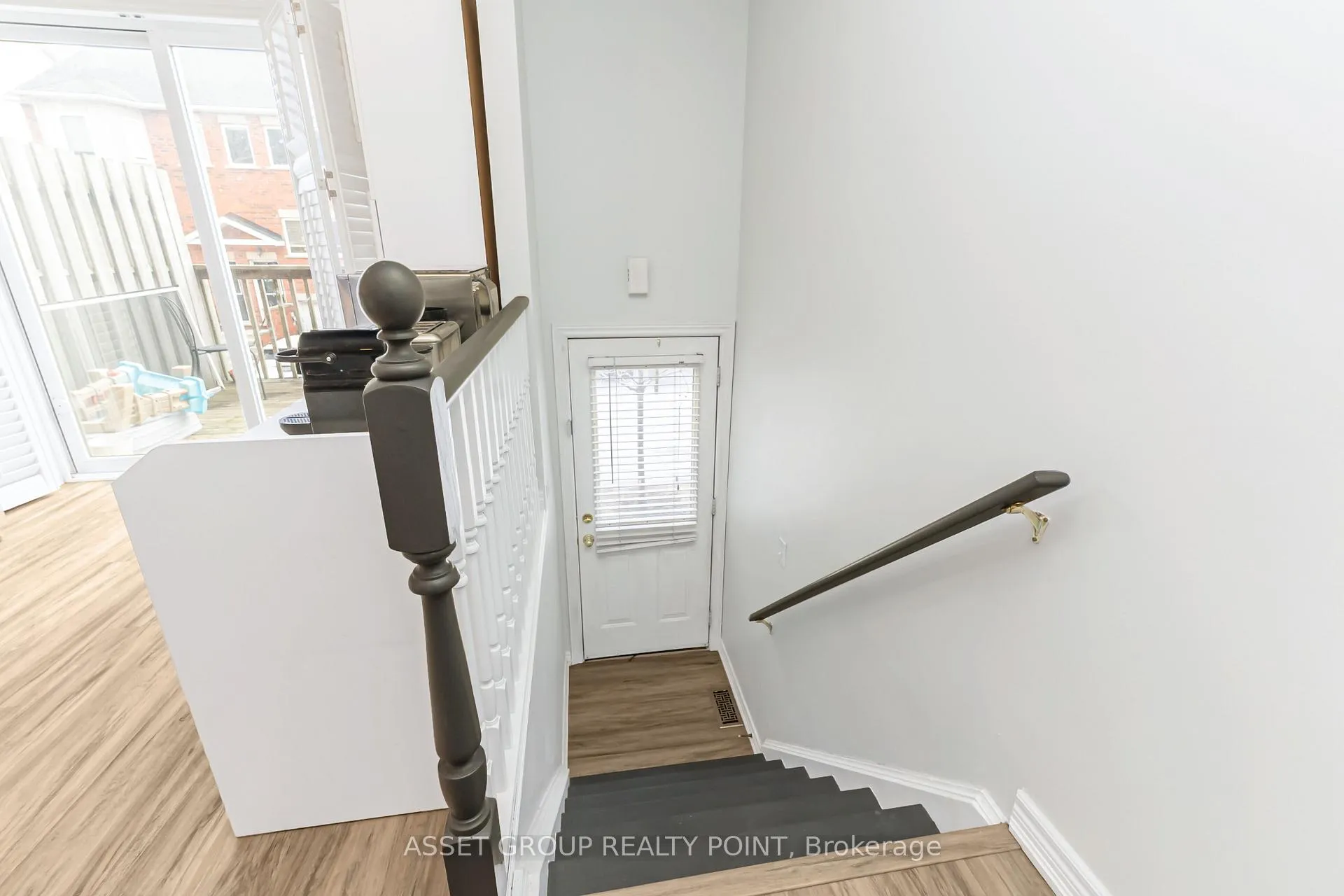 Photo 10 of Unit 33, 1751 Lampman Avenue, Burlington, Uptown — HOMEH
