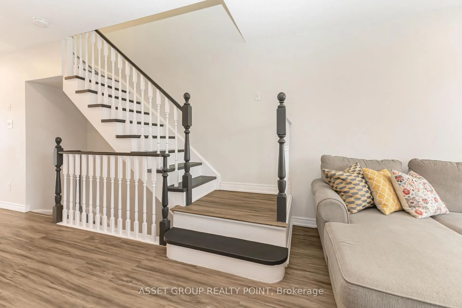 Photo 15 of Unit 33, 1751 Lampman Avenue, Burlington, Uptown — HOMEH