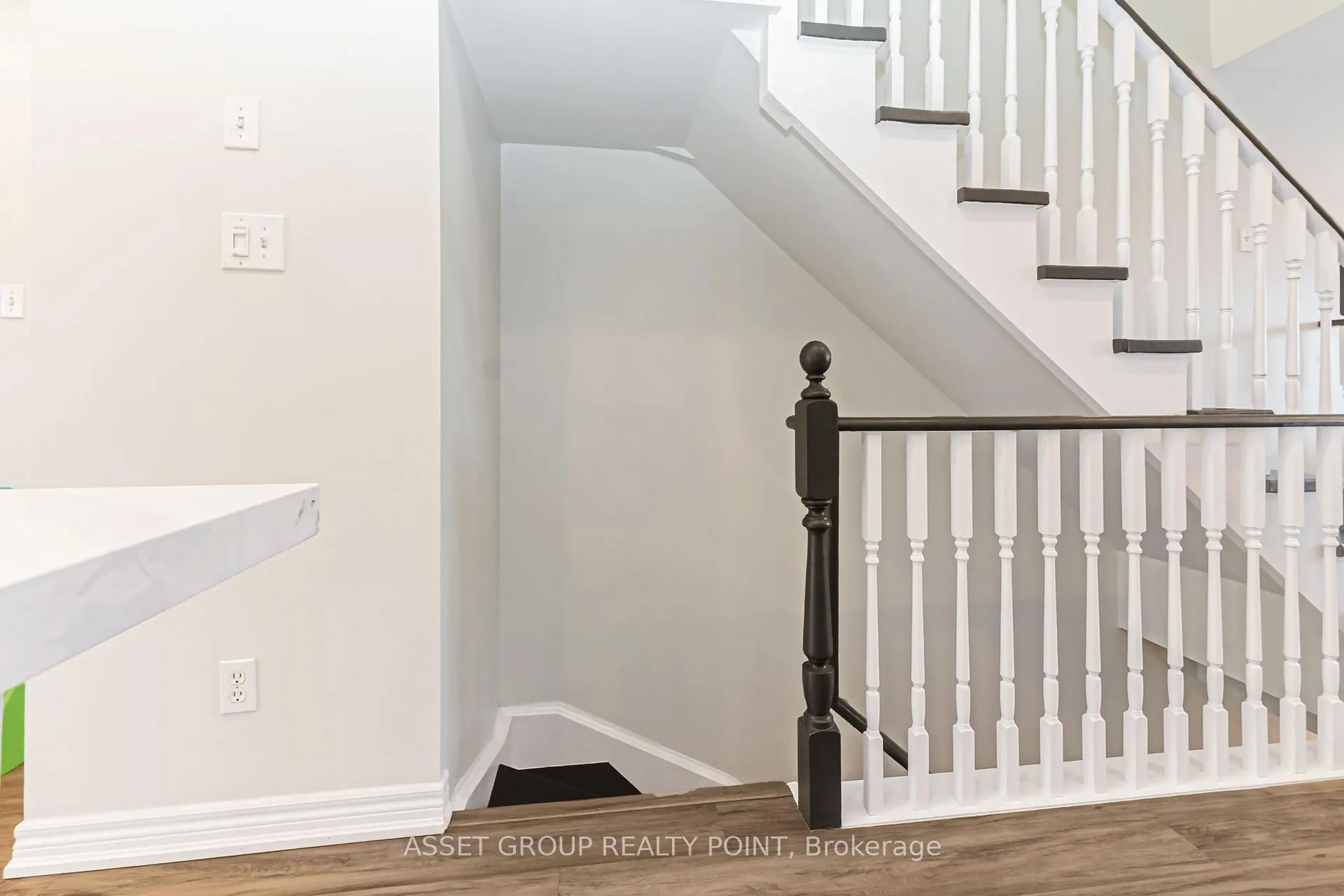 Photo 26 of Unit 33, 1751 Lampman Avenue, Burlington, Uptown — HOMEH