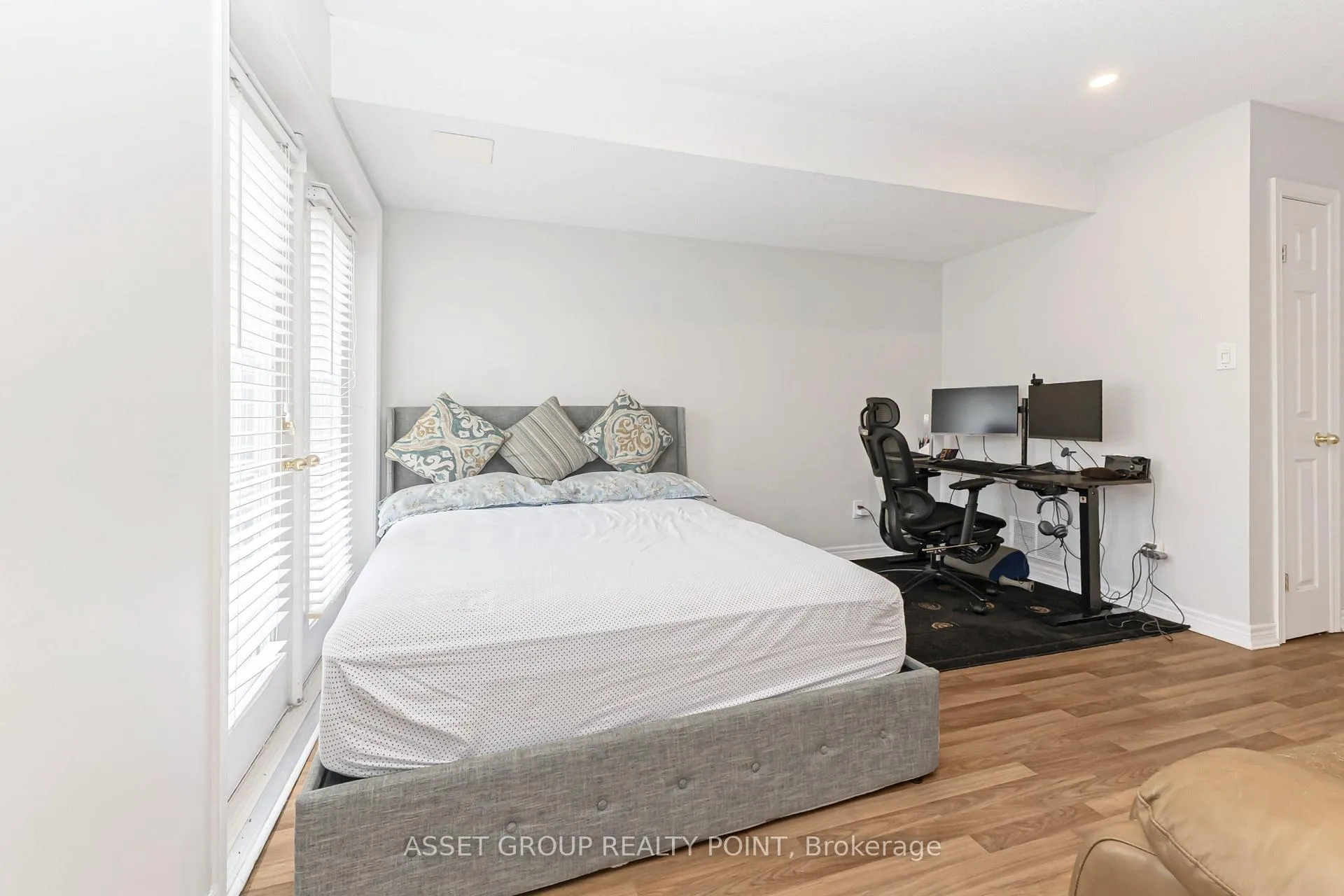 Photo 30 of Unit 33, 1751 Lampman Avenue, Burlington, Uptown — HOMEH