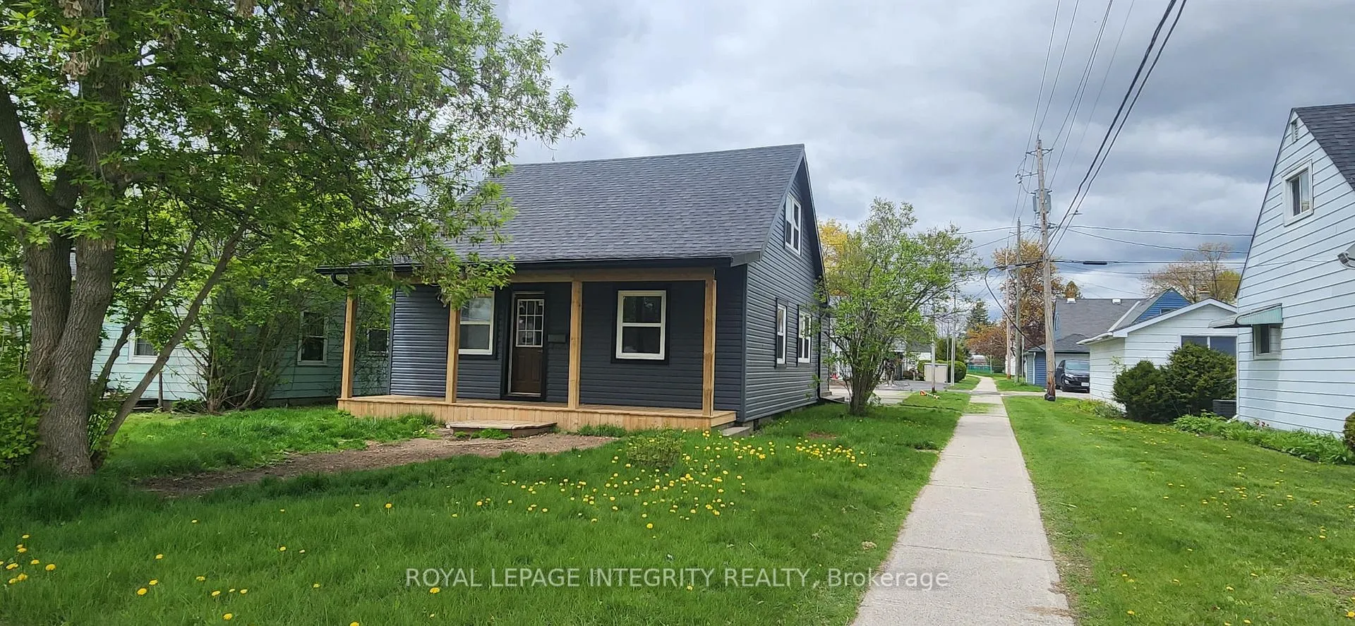Photo 1 of 17 Roosevelt Drive, Smiths Falls — HOMEH