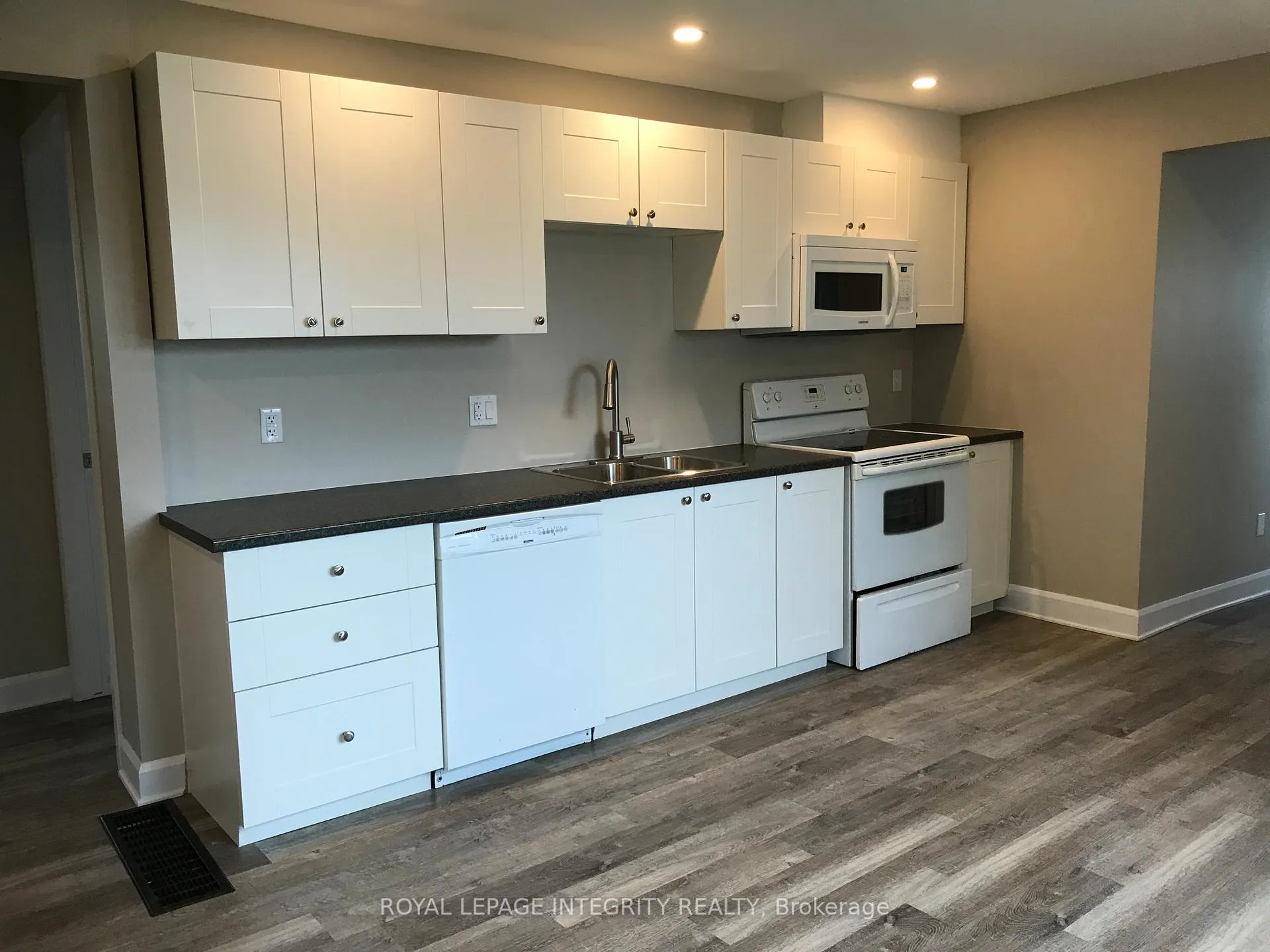 Photo 7 of 17 Roosevelt Drive, Smiths Falls — HOMEH