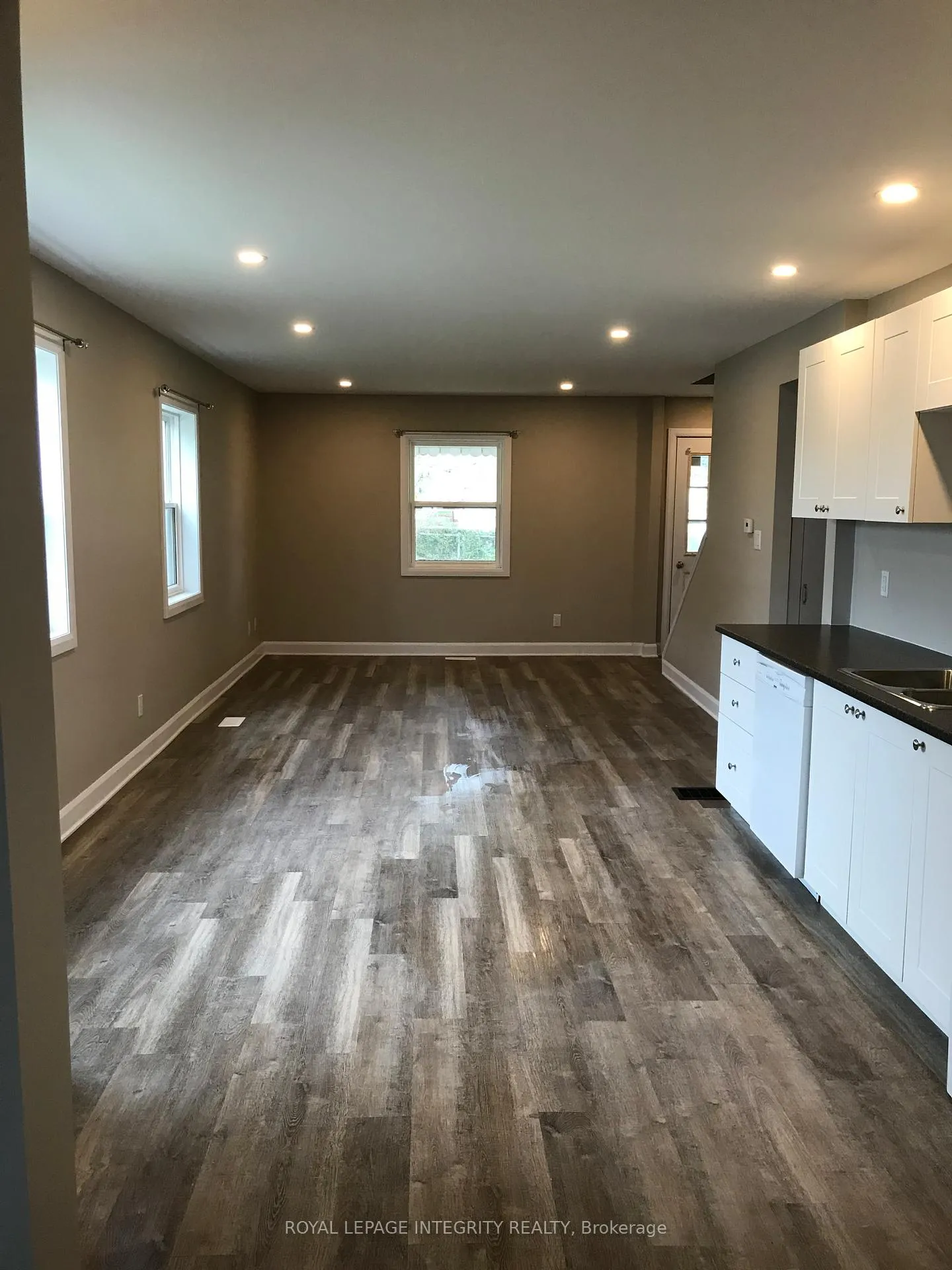 Photo 8 of 17 Roosevelt Drive, Smiths Falls — HOMEH