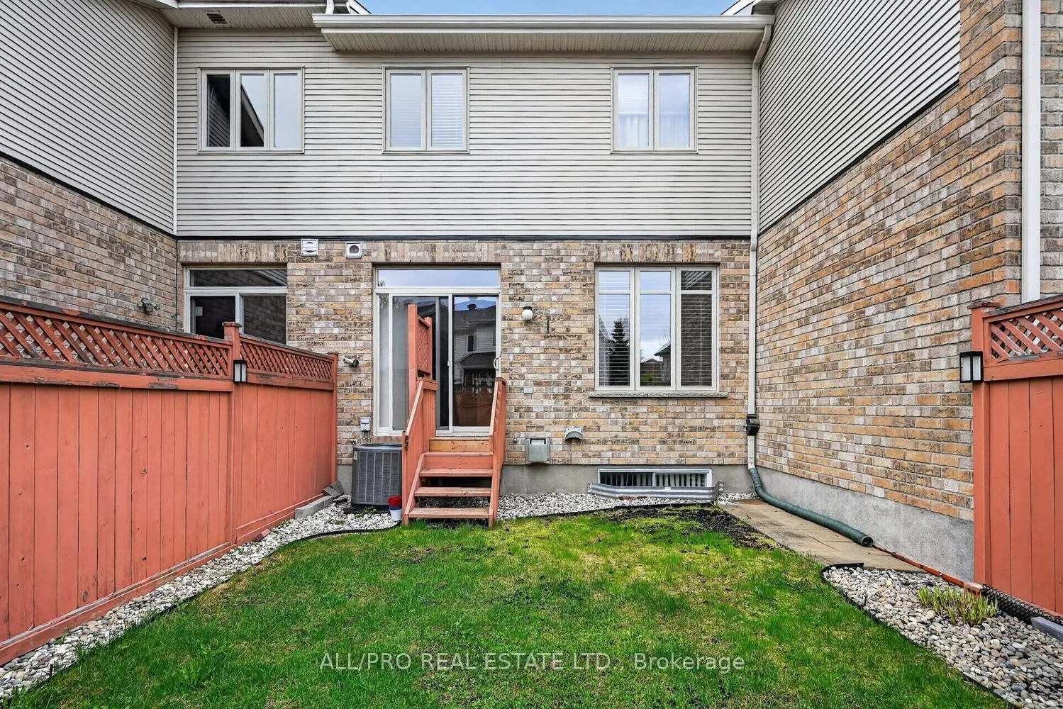 Photo 23 of 219 Jersey Tea Circle, Ottawa, Riverside South/Gloucester Glen — HOMEH
