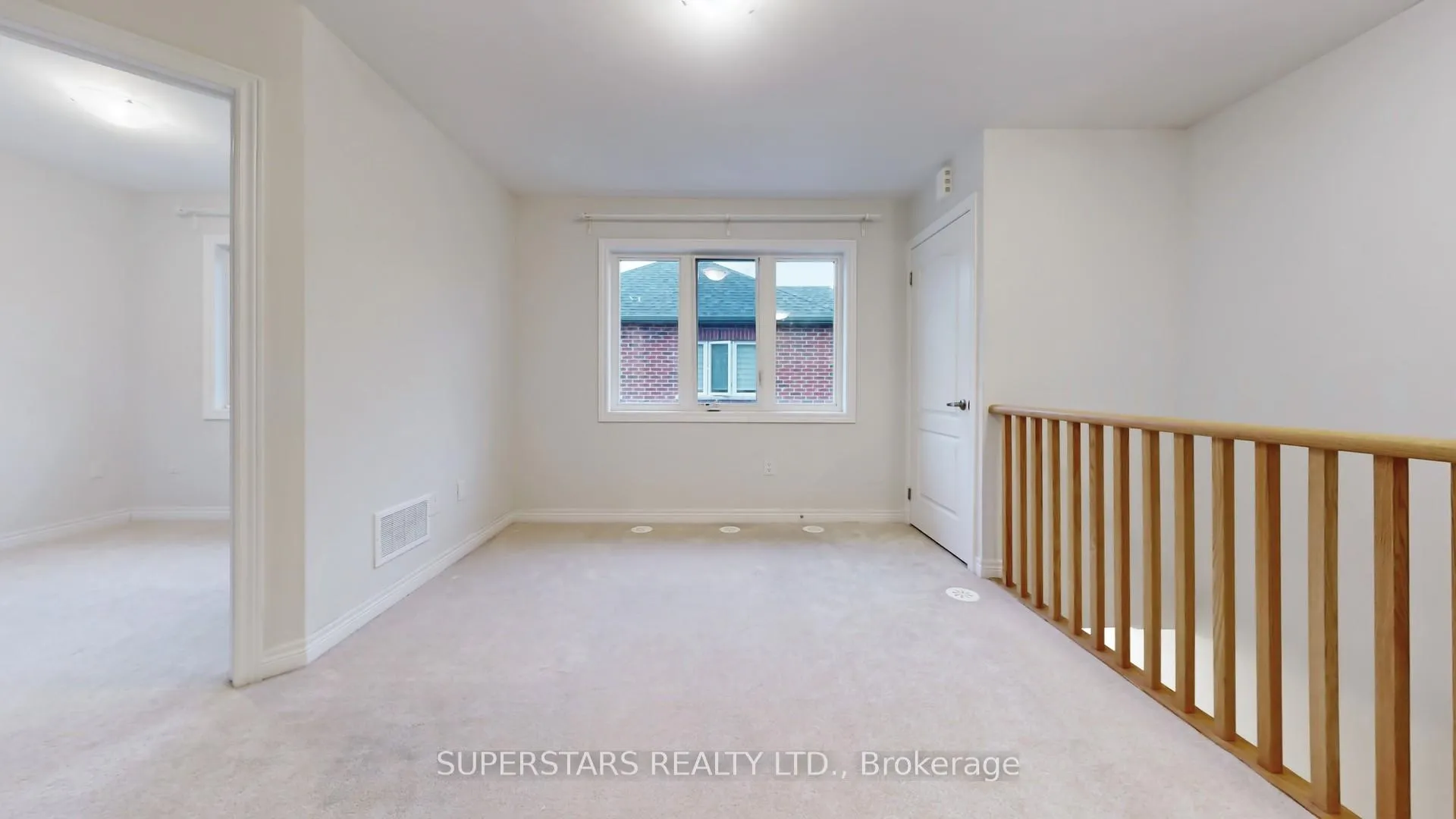 Photo 3 of Unit Coach, 4 Waterleaf Road, Markham, Cornell — HOMEH